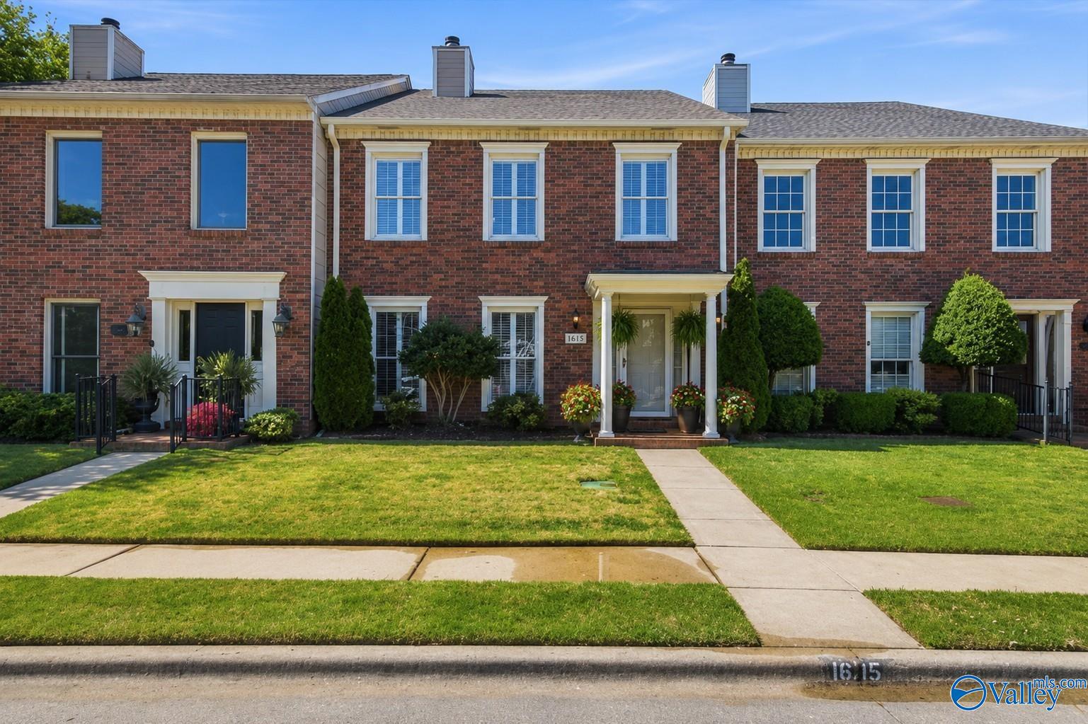 1615 River Bend Place — photo