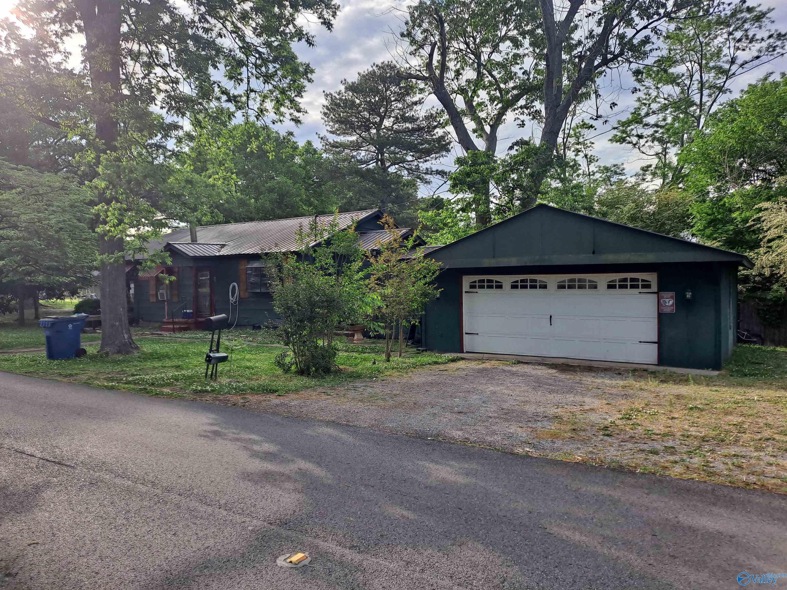 901 Snowden Drive — photo