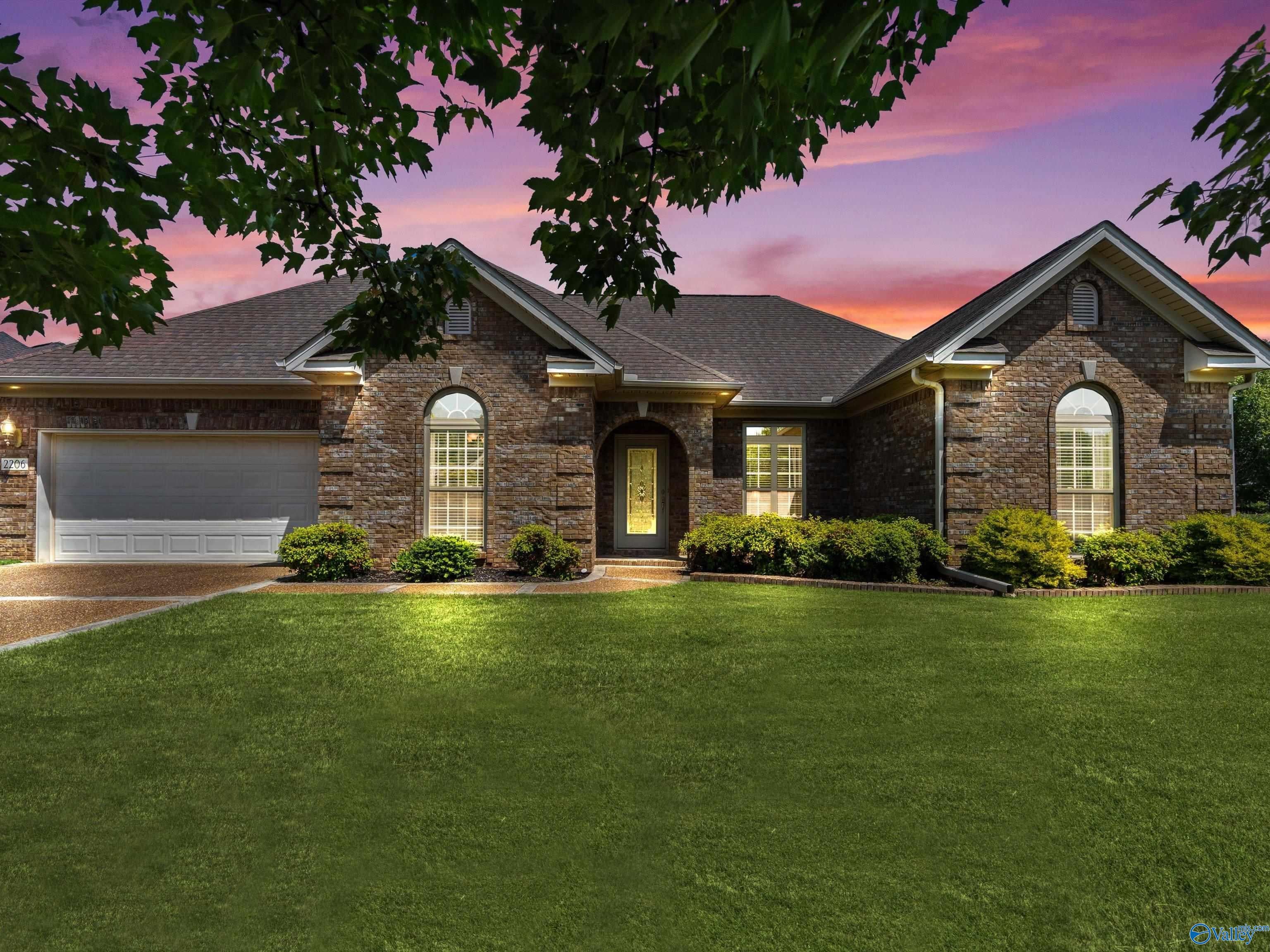 2206 Rockingham Lane SW, Decatur, AL 35603