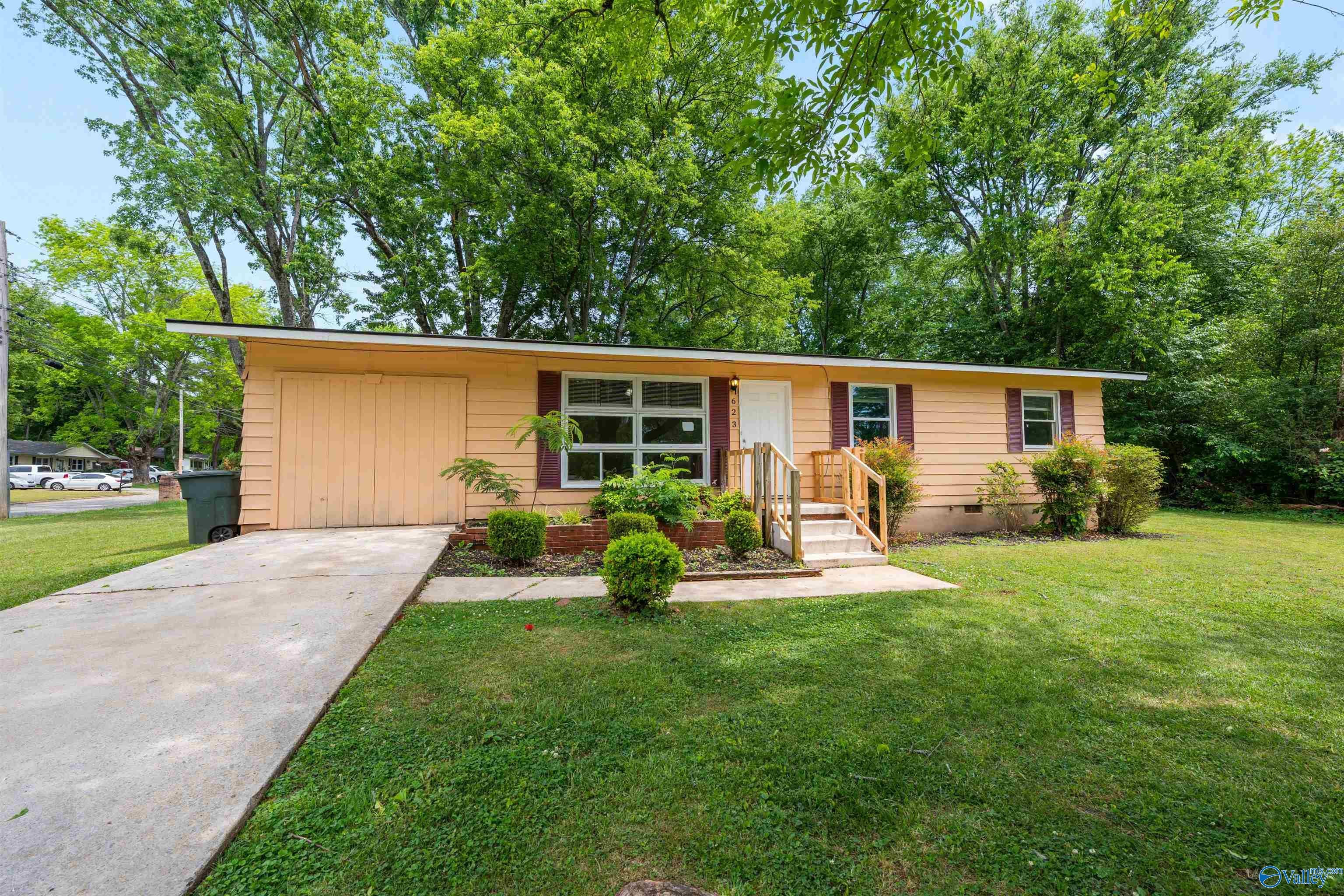623 Murray Road NW — photo