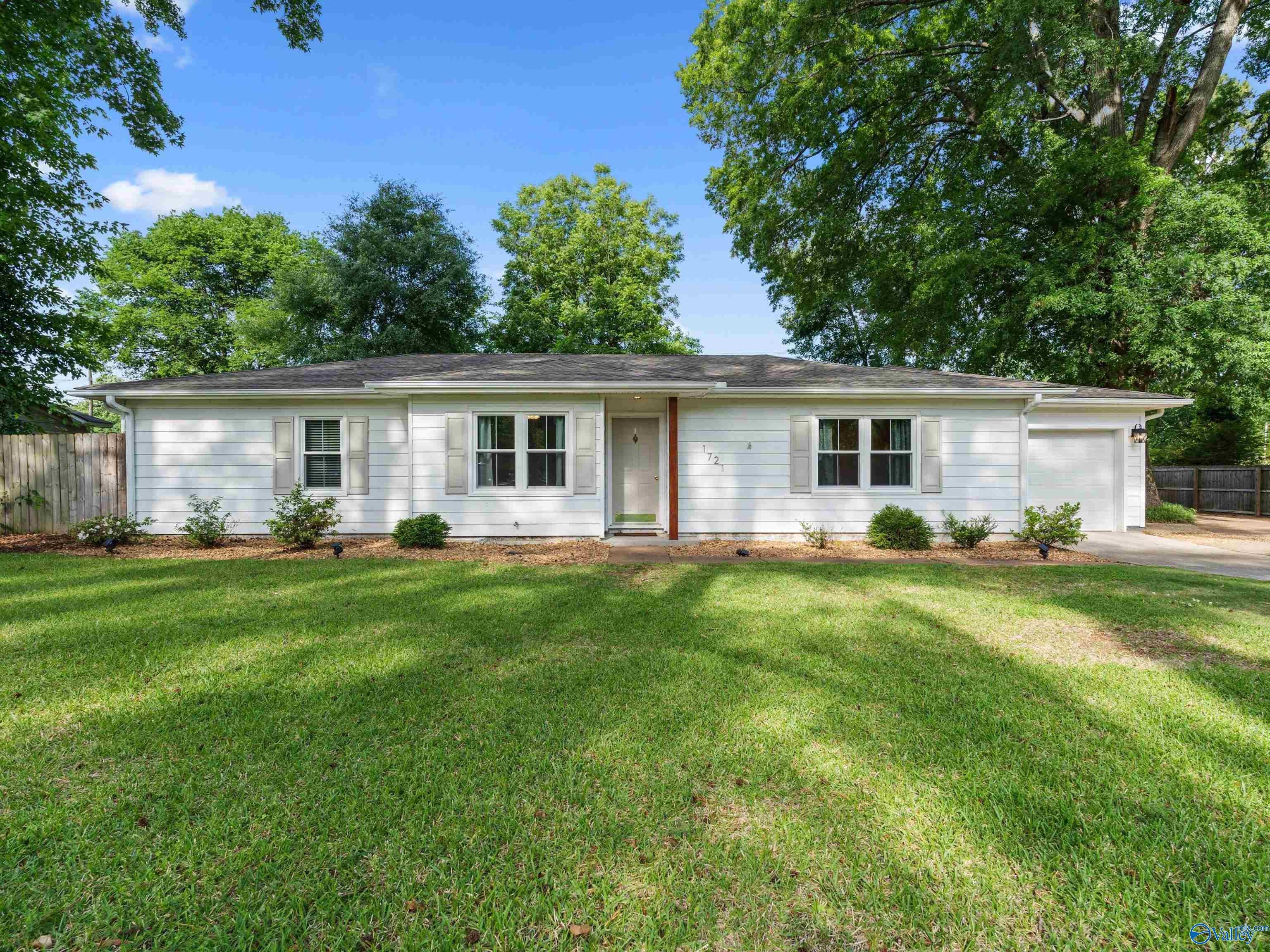 1721 Pennylane SE — photo