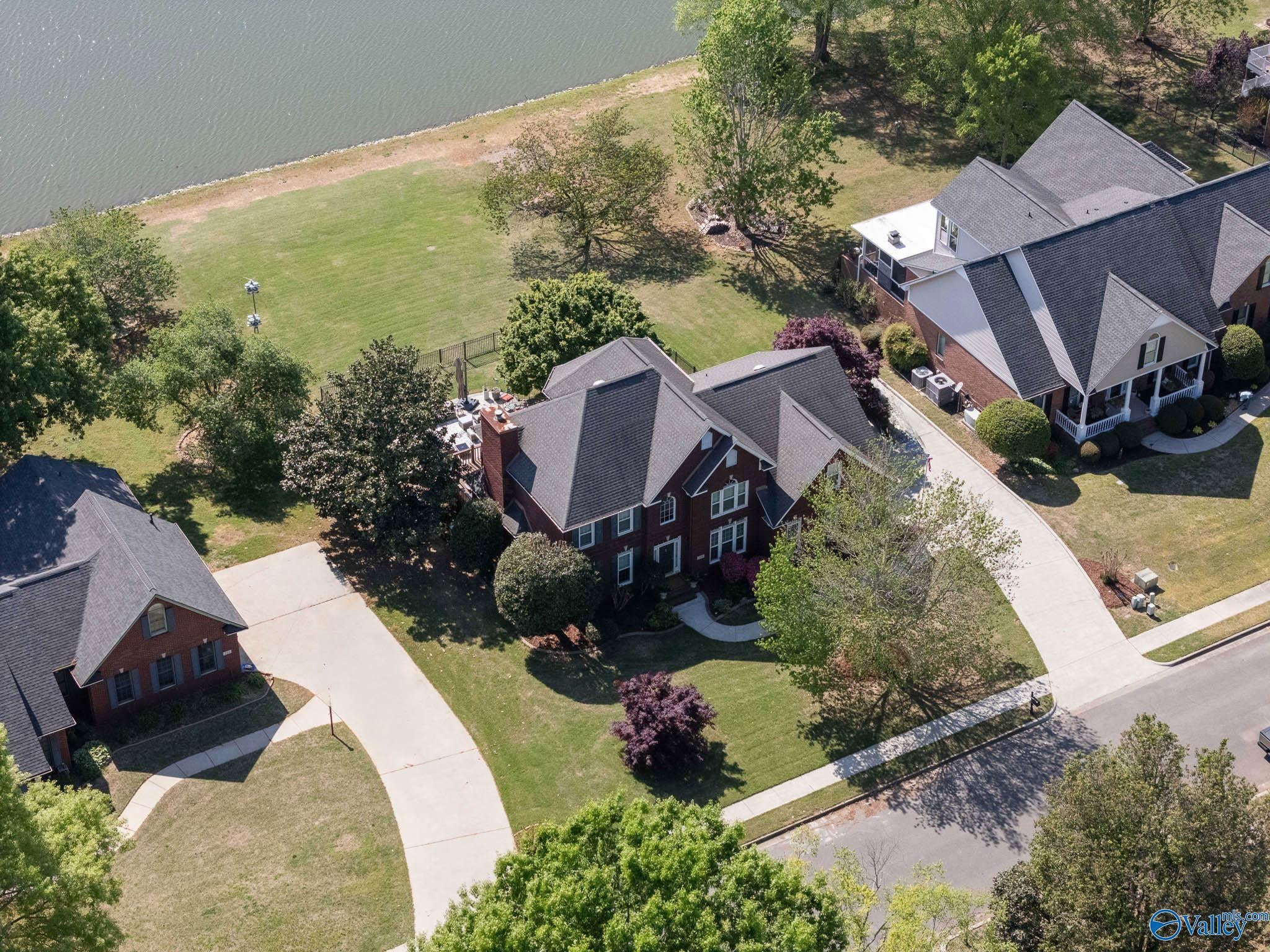 208 Lake Carmel Court — photo