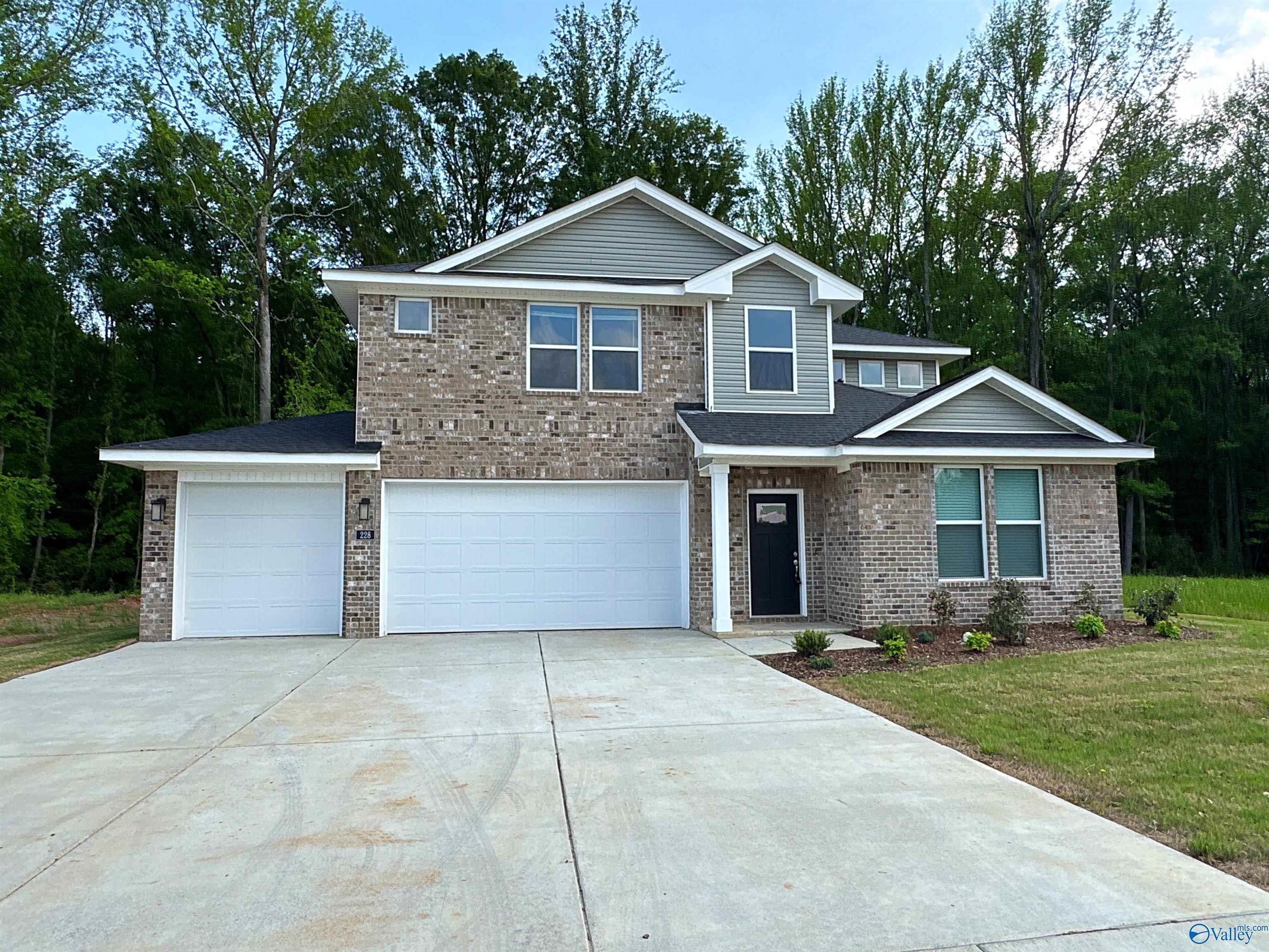 228 Hibiscus Drive — photo
