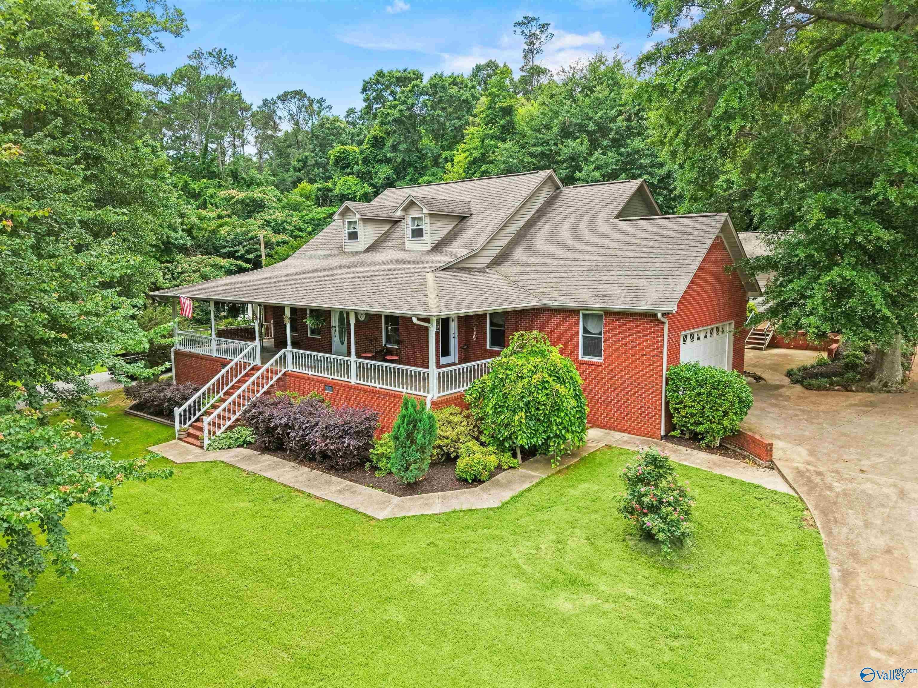 150 Pinewood Drive — photo