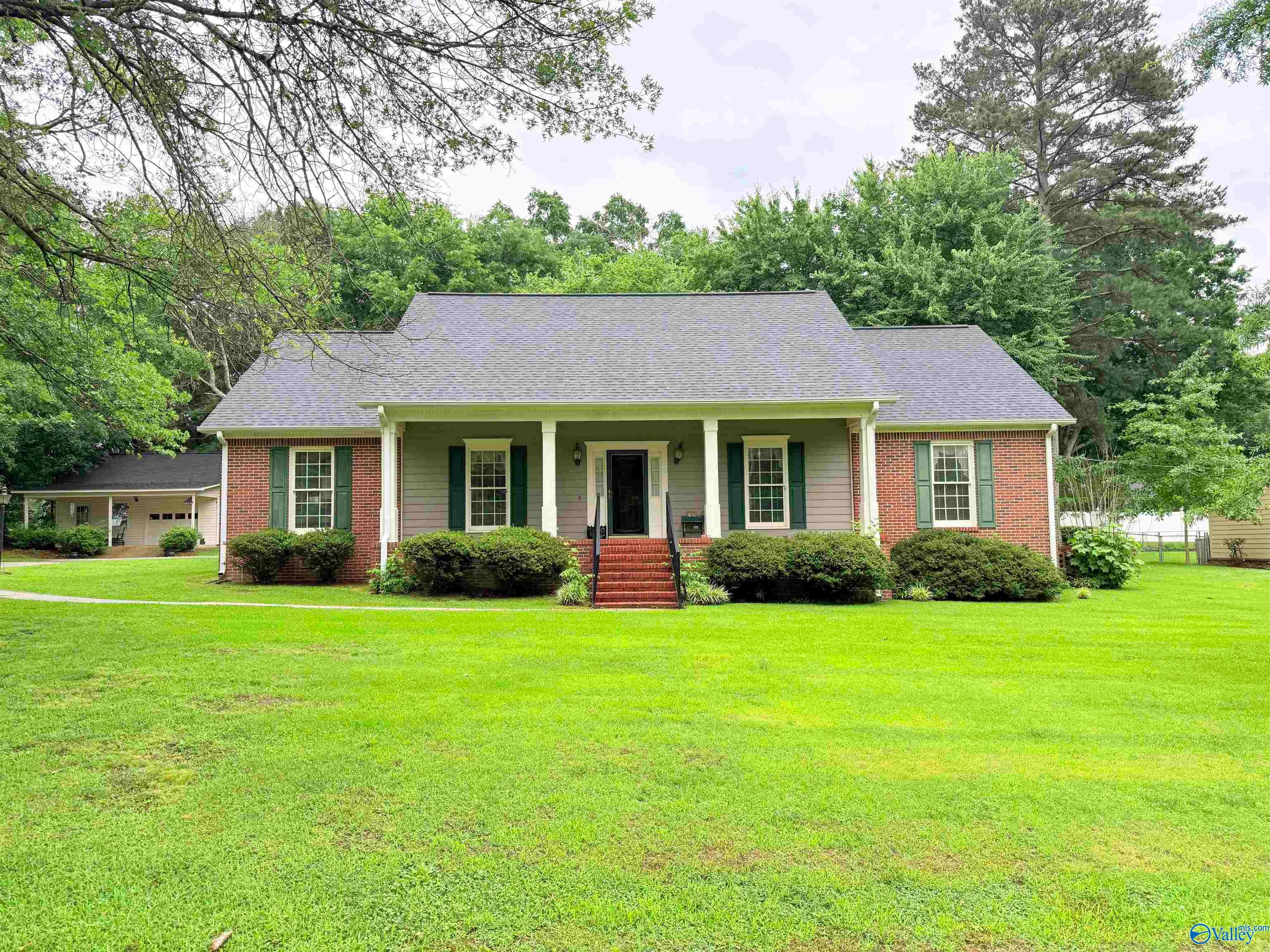 1014 Crestwood Drive — photo