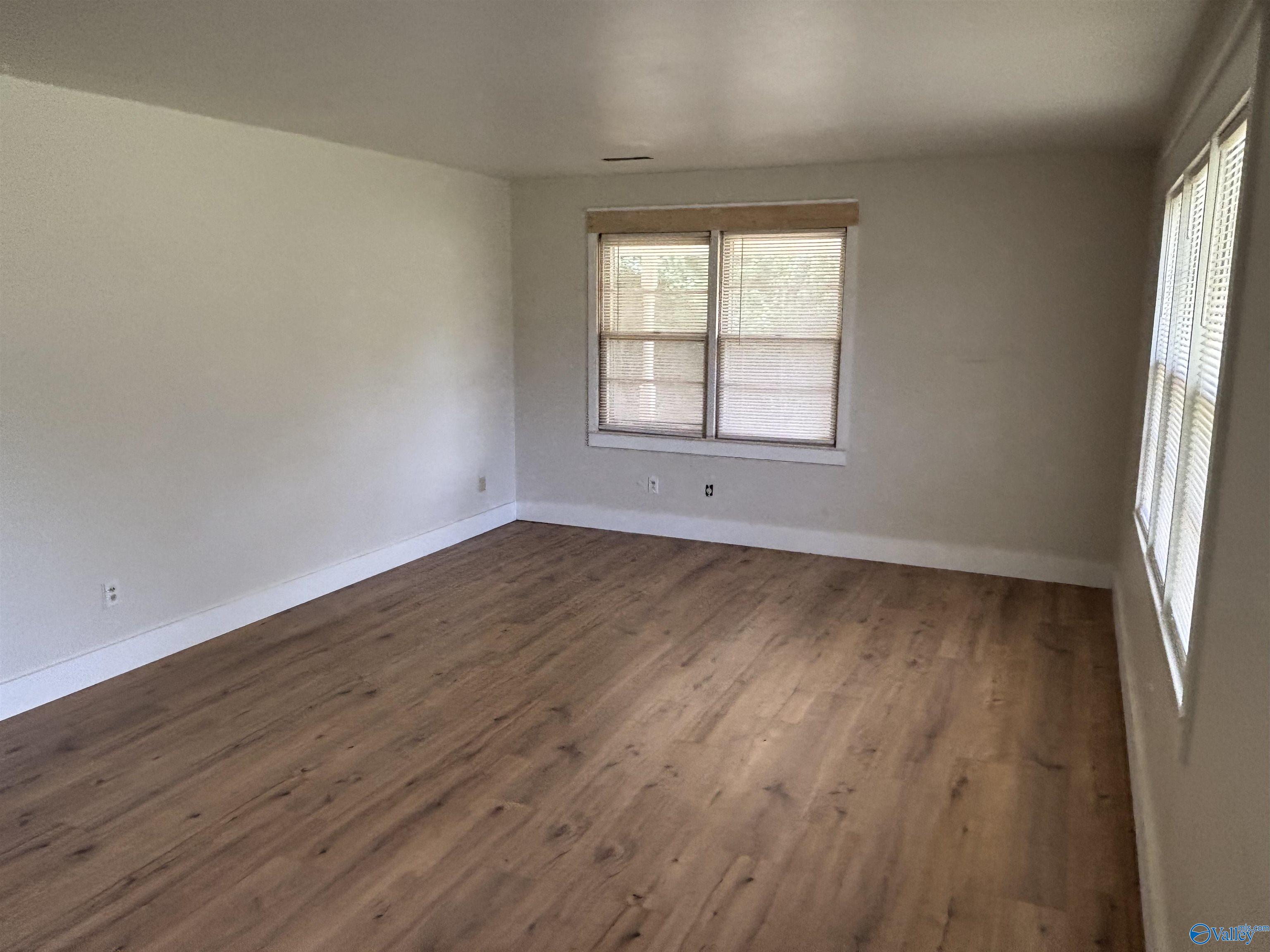 2011 College Street, Decatur, AL 35601 — photo 2