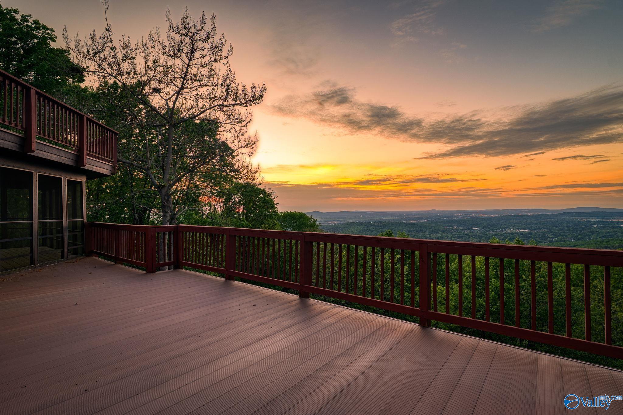 5000 Sunset Bluff — photo