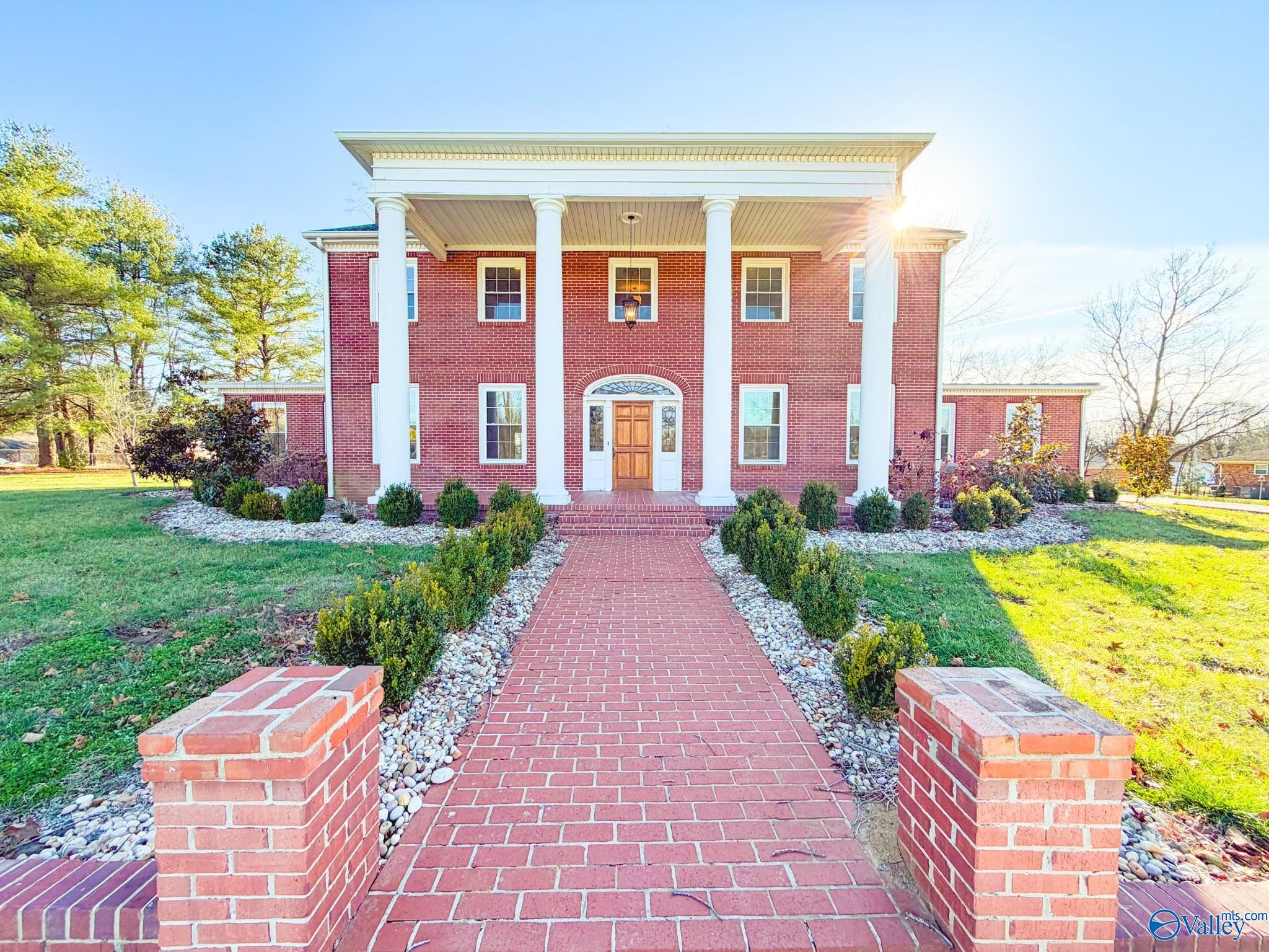 621 E College Street — photo