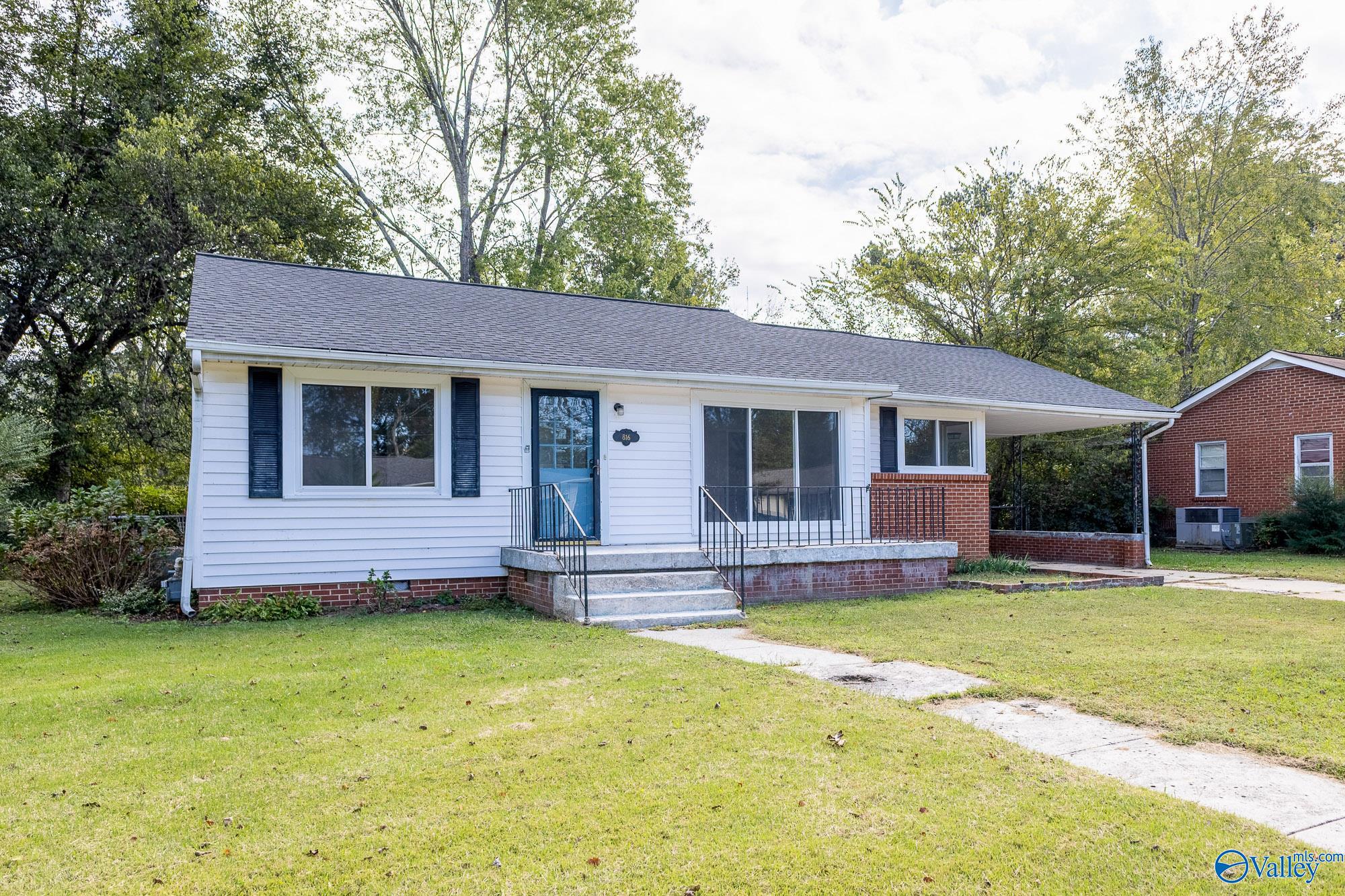 816 Giles Drive NE — photo
