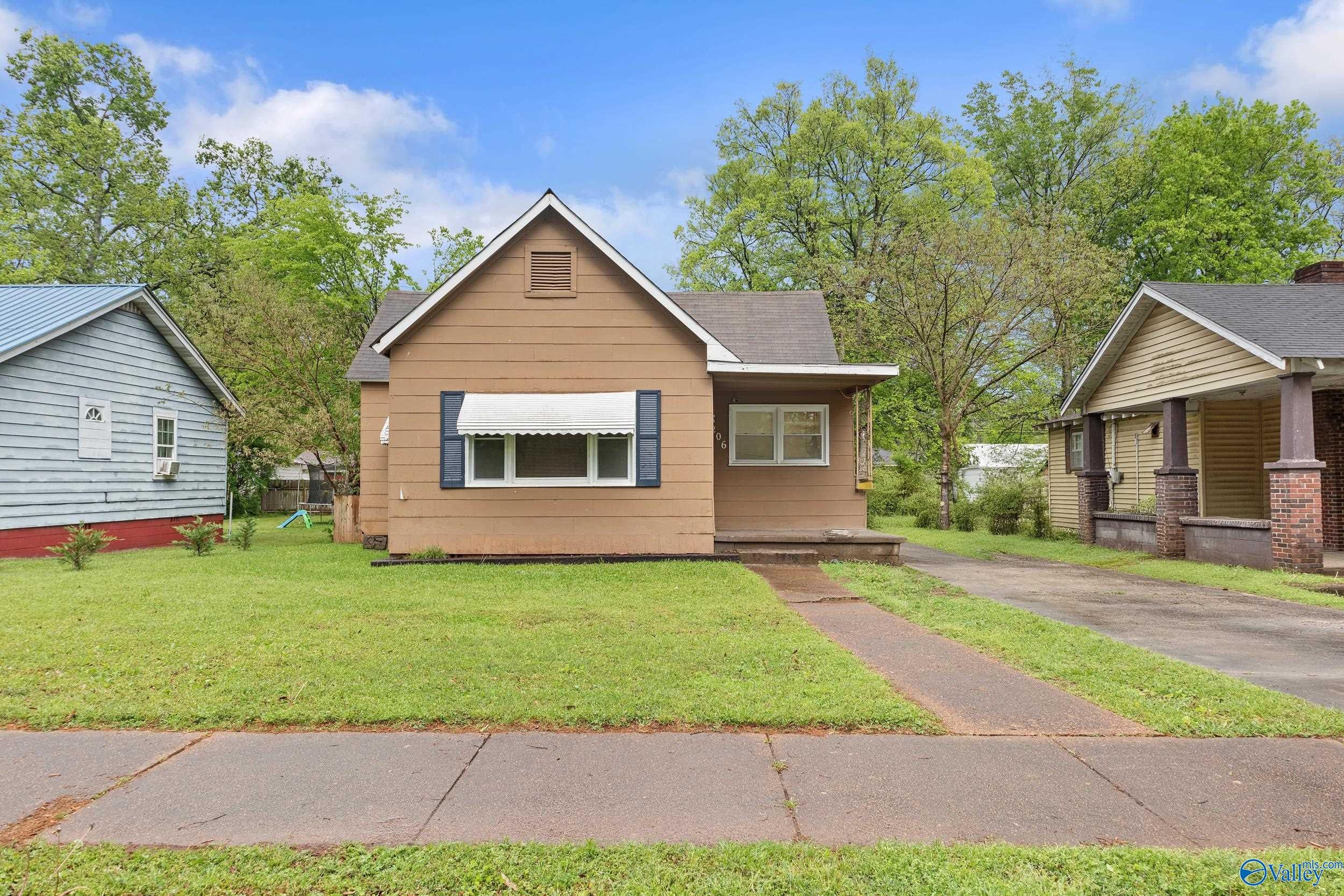 206 Memorial Drive NW — photo