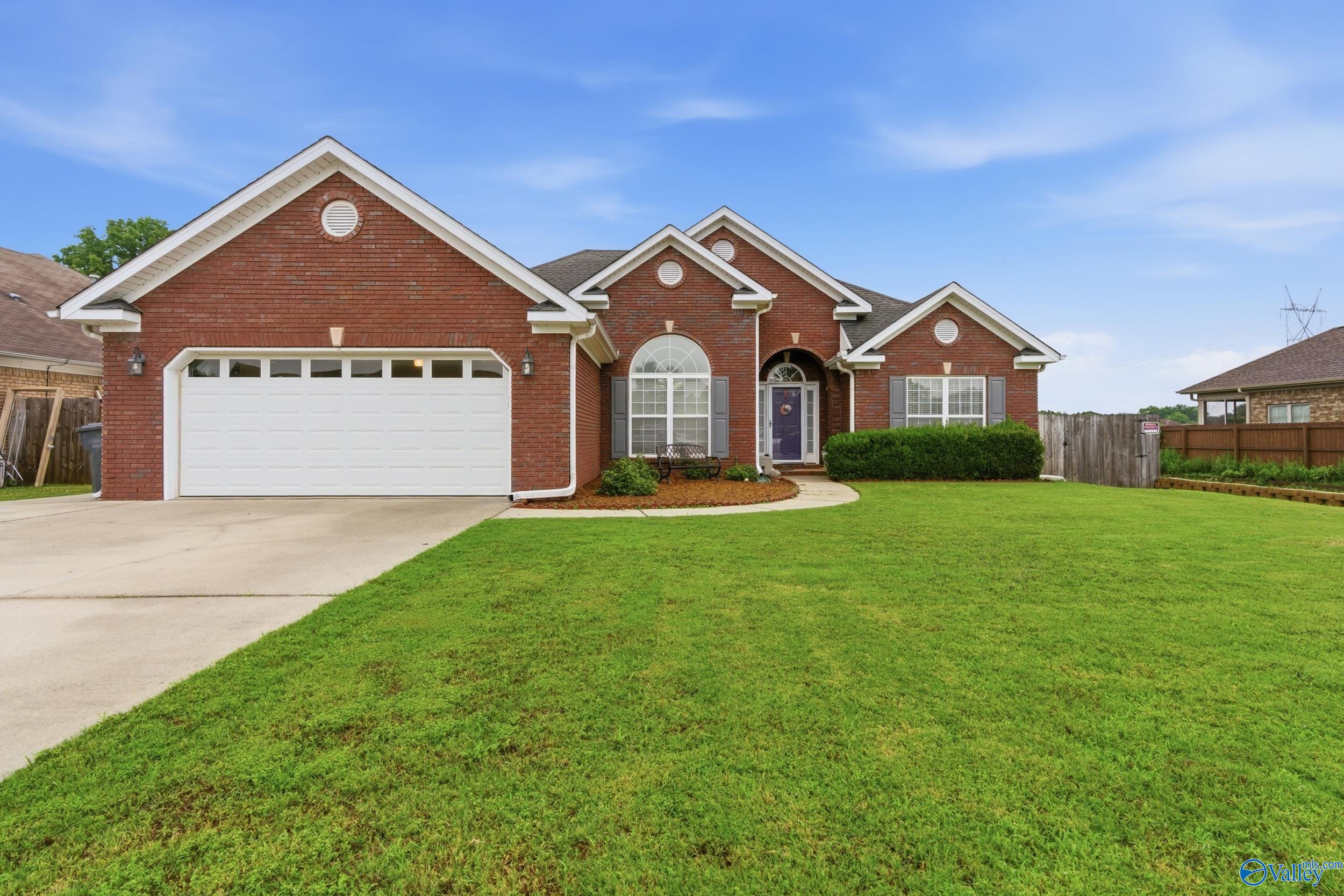 1847 Red Sunset Drive, Decatur, AL 35603
