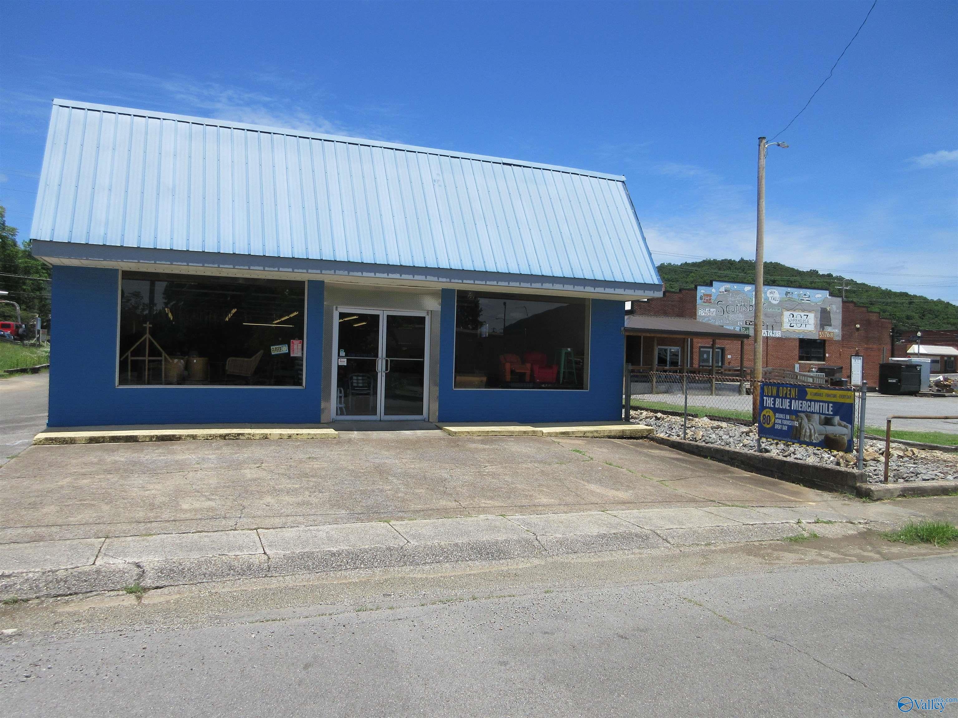 207 W Laurel Street — photo