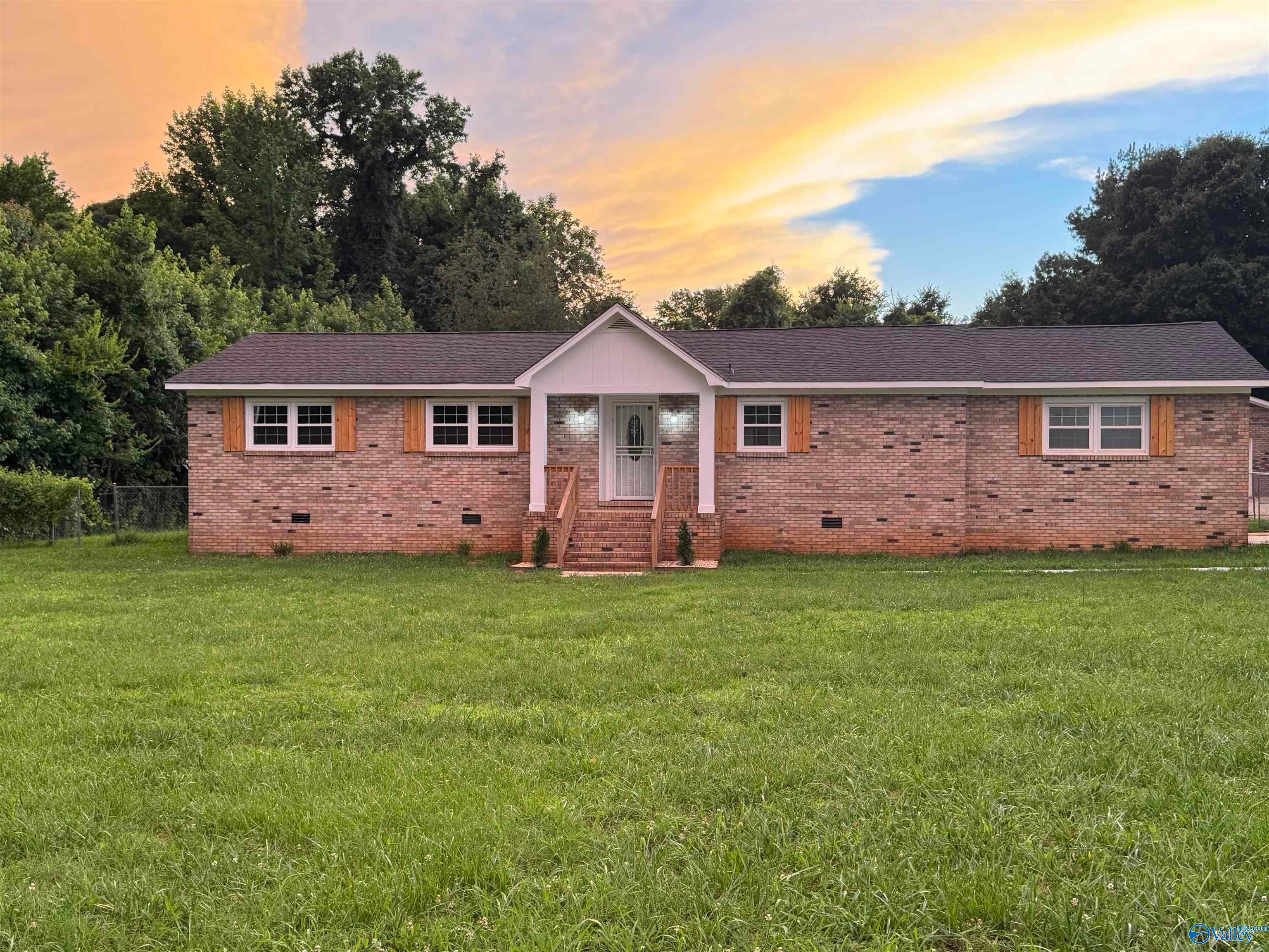 5037 Garner Road — photo