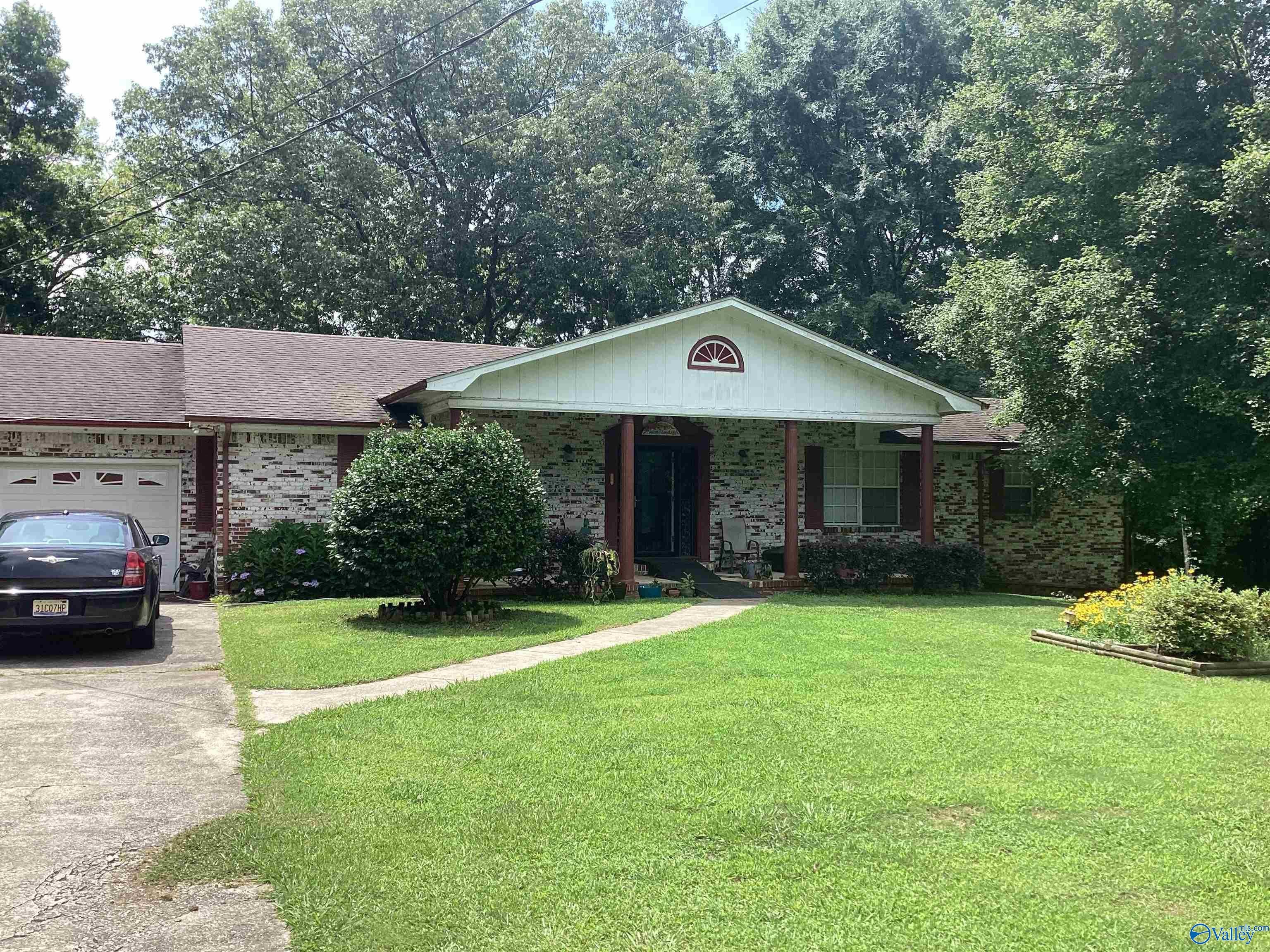 884 Riverside Drive — photo