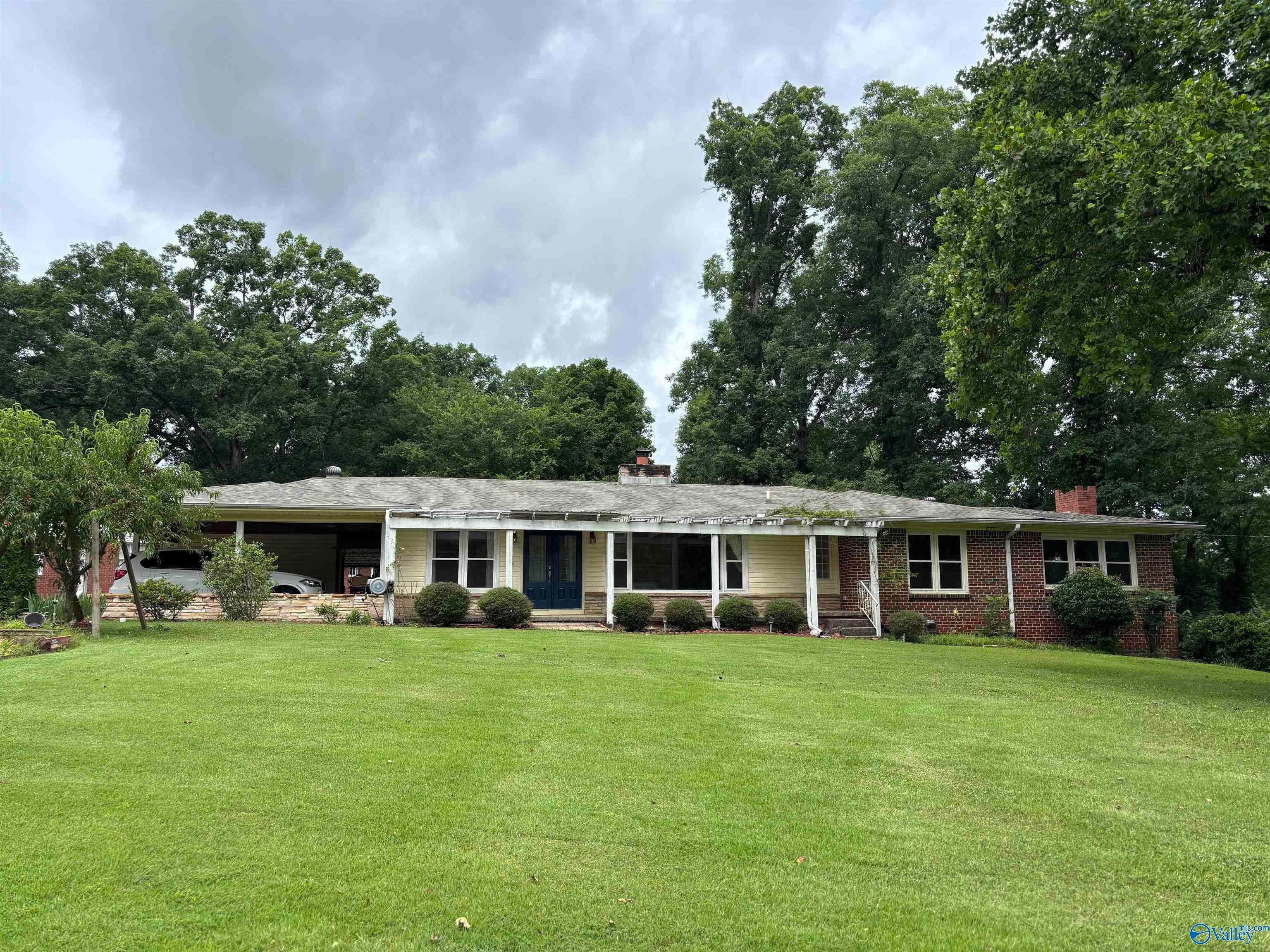 419 Country Club Drive — photo
