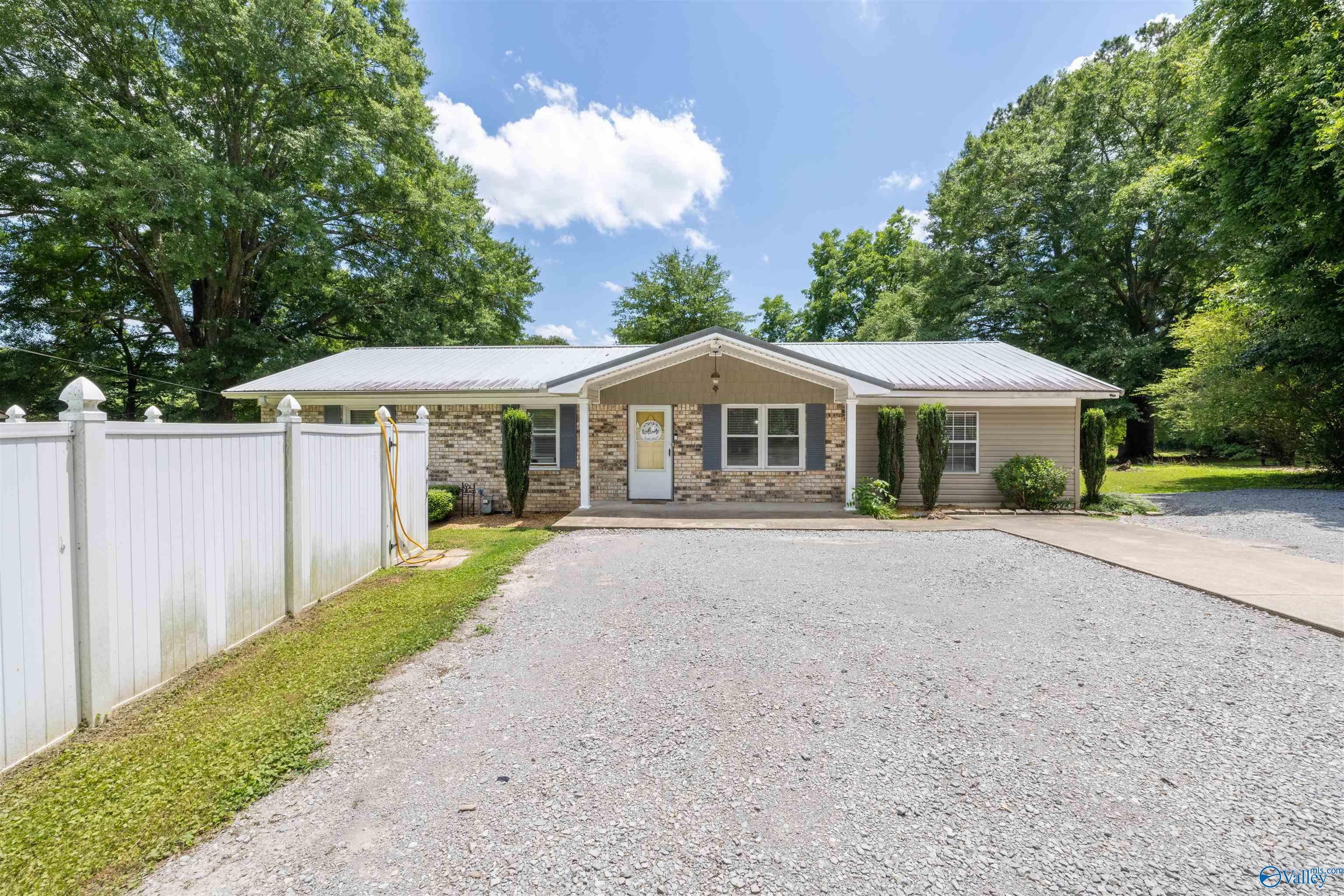 350 Lakeview Drive — photo