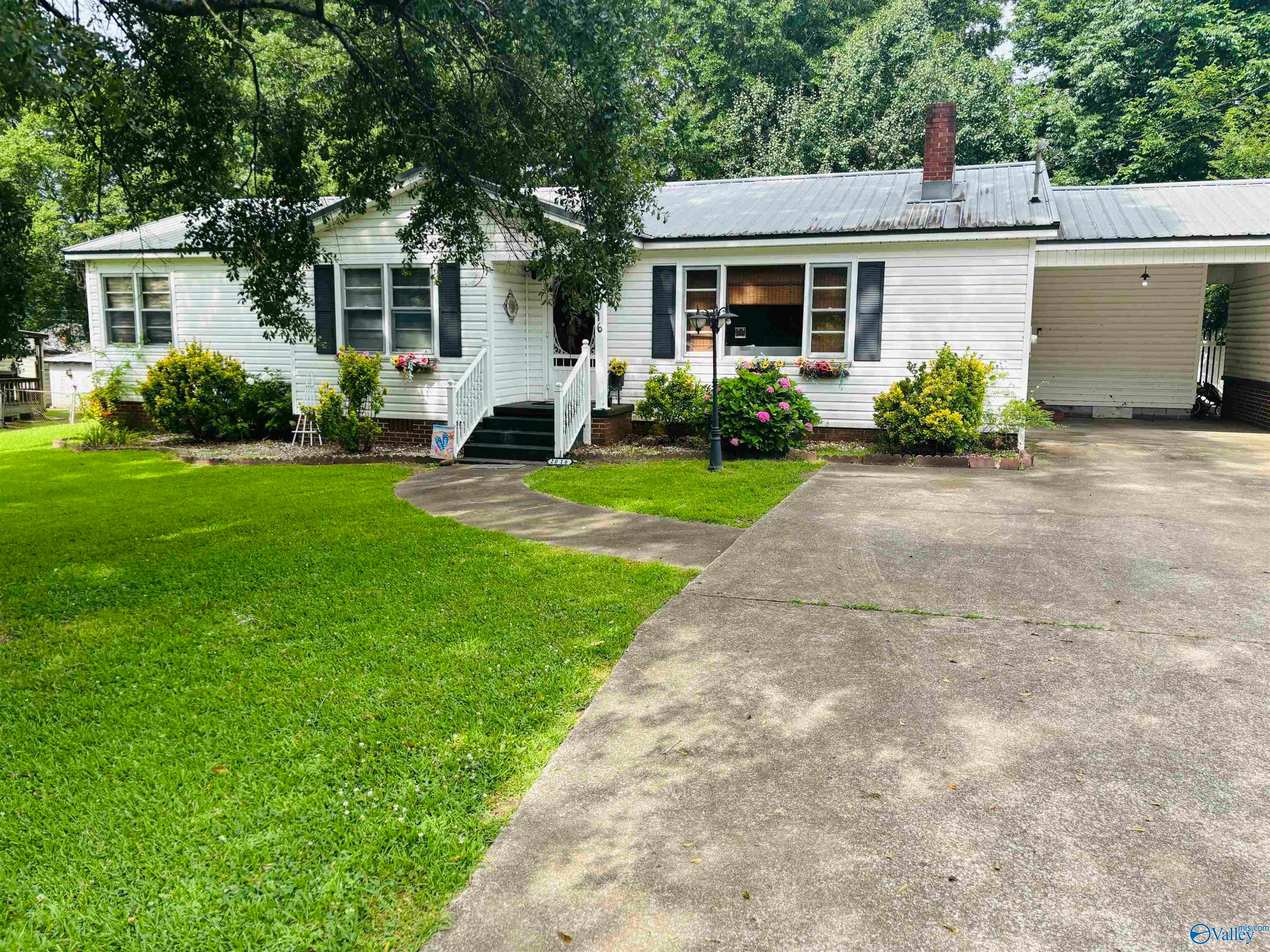 2016 Noccalula Road — photo