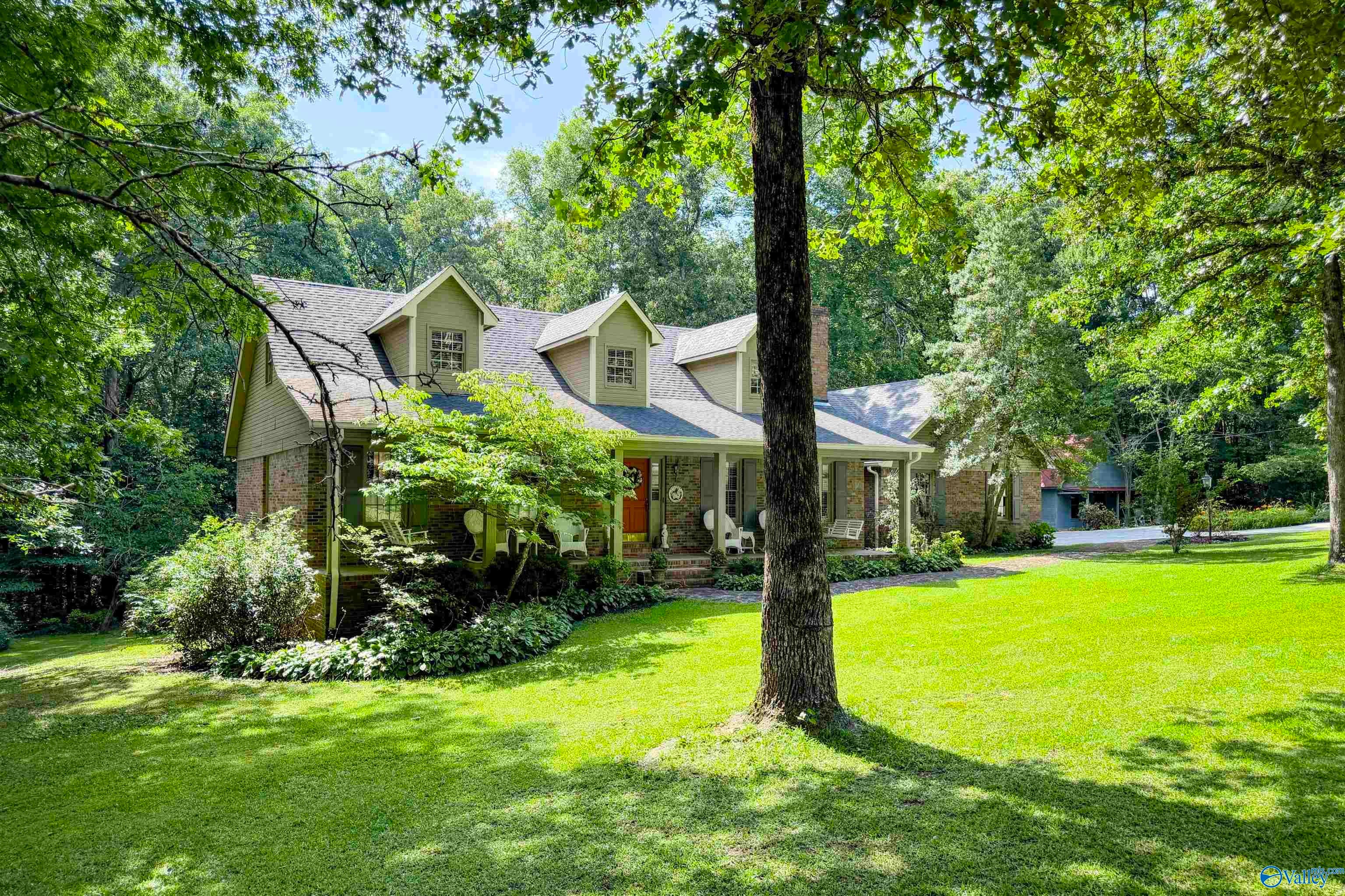 243 Lynnwood Circle — photo
