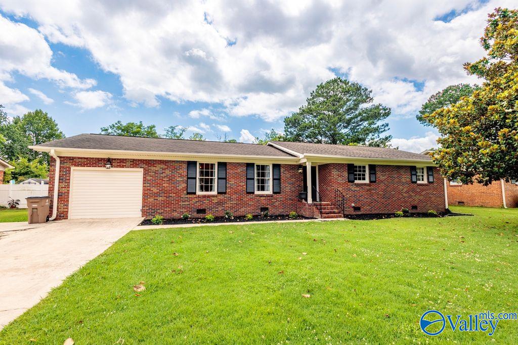 1921 Azalea Circle SW, Decatur, AL 35601