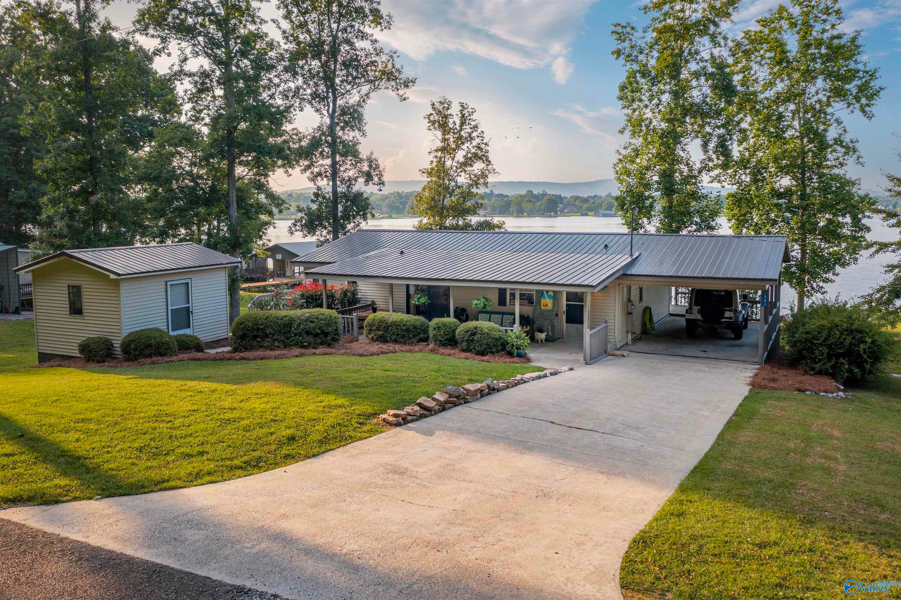 1501 Dogwood Lane — photo