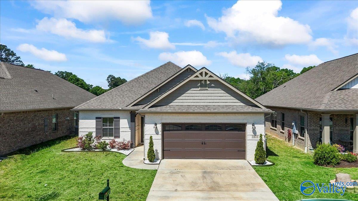 1811 Shadowbrook Lane SE — photo