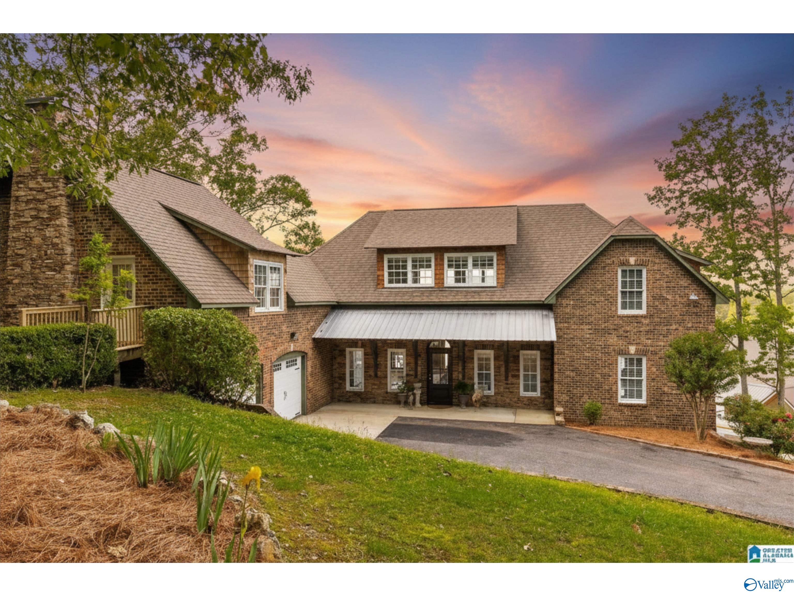 825 Dogwood Lane — photo
