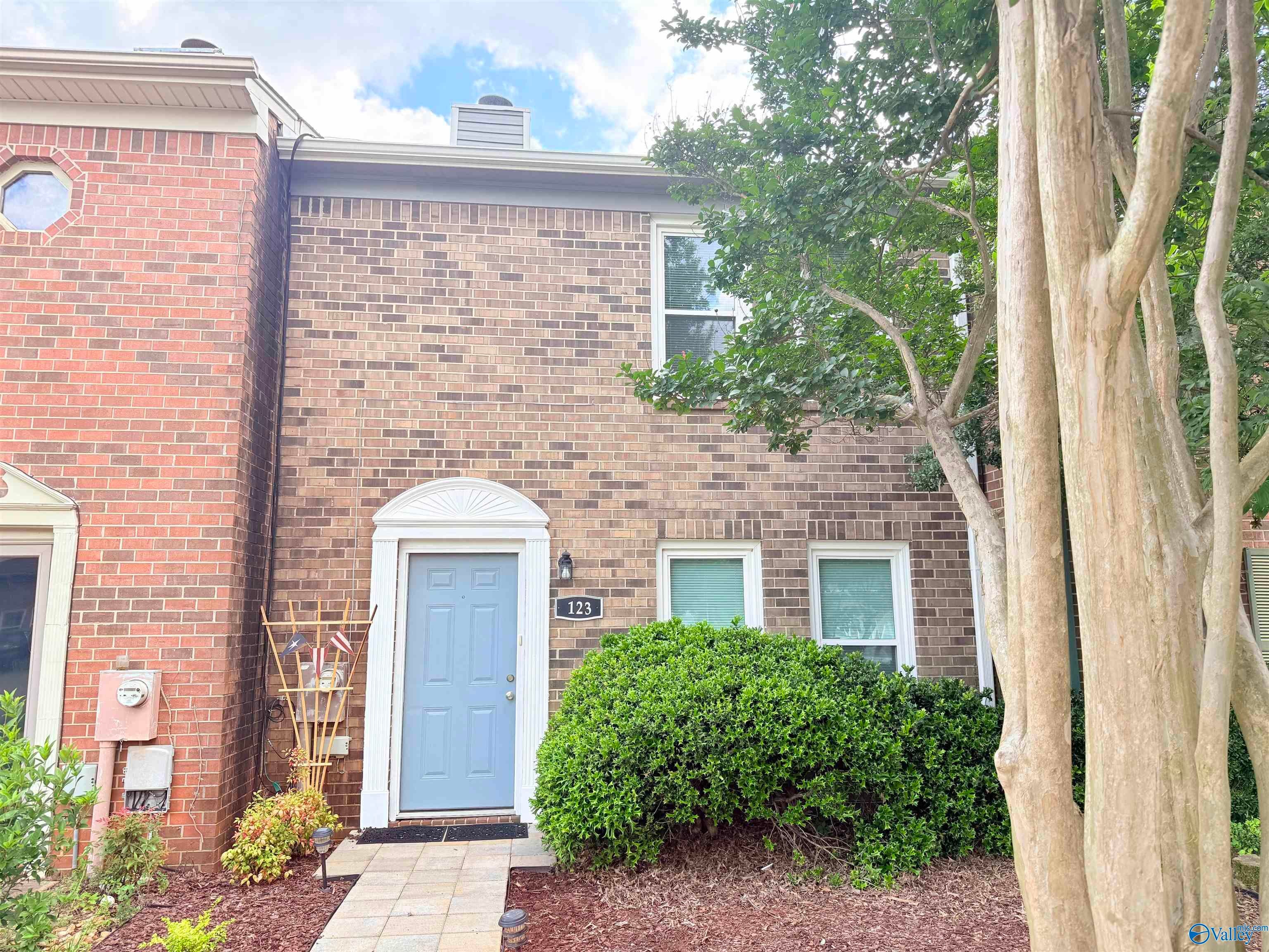 123 Cresent Circle — photo