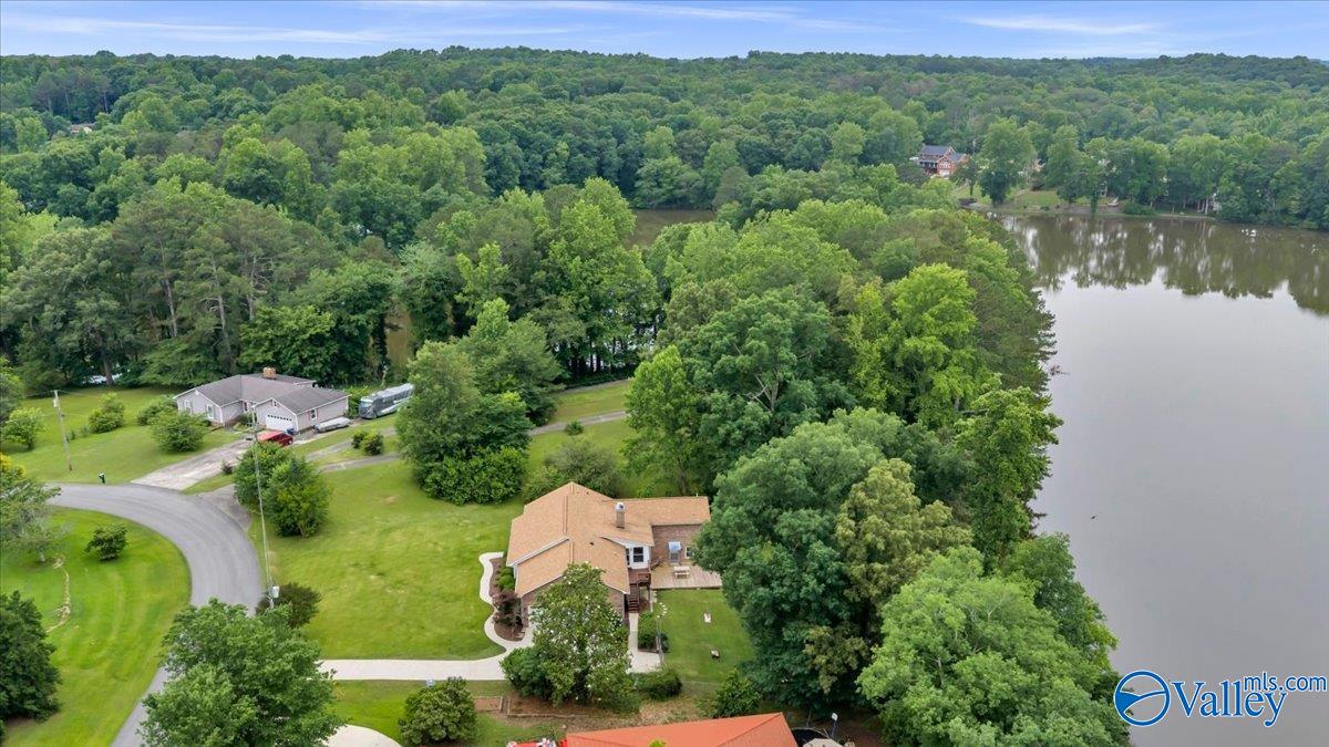 1071 Lakeview Lane NW — photo