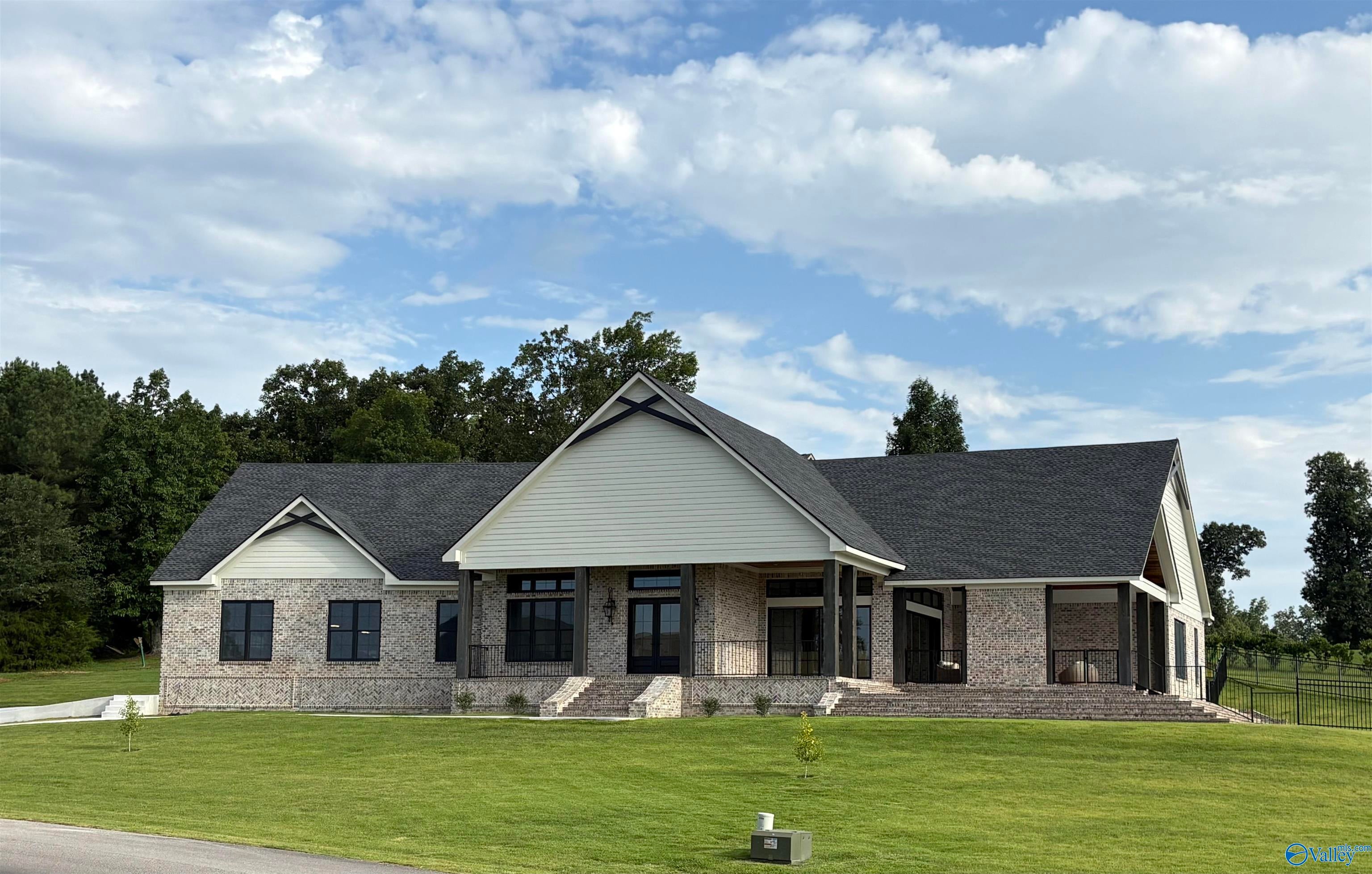 210 Legendary Drive — photo