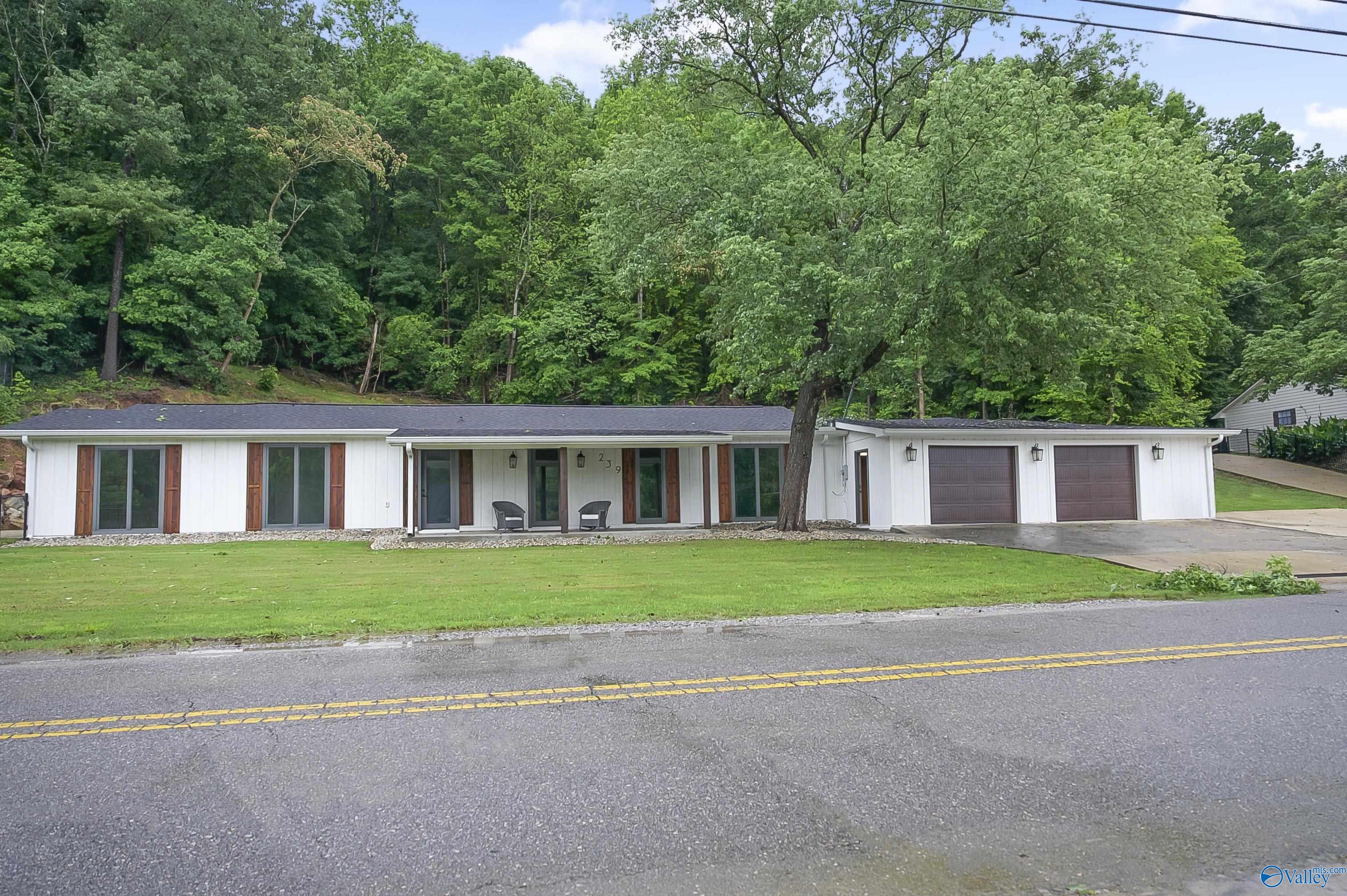 239 Riddles Bend Road, Rainbow City, AL 35906