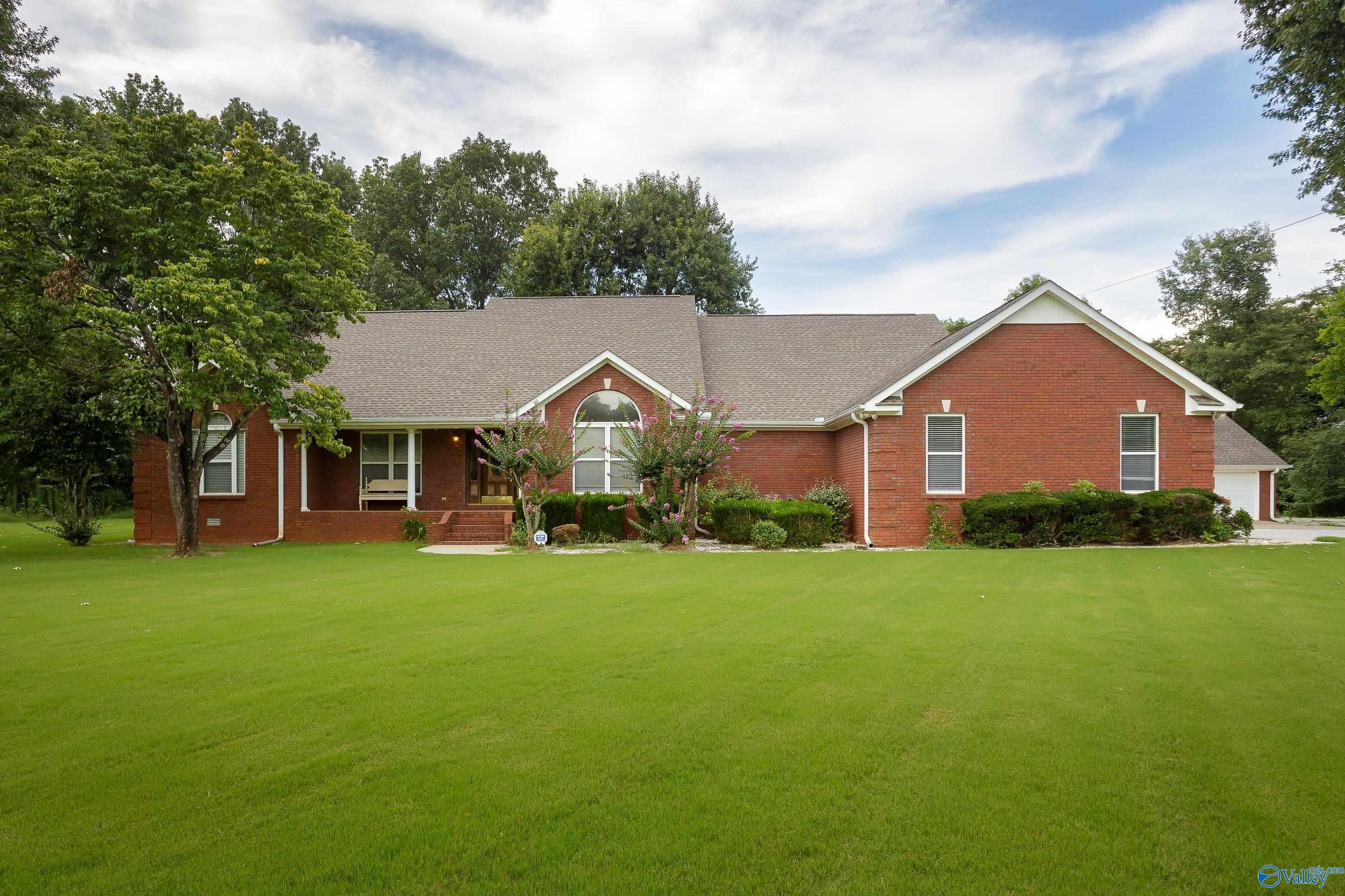 219 Oakview Drive — photo