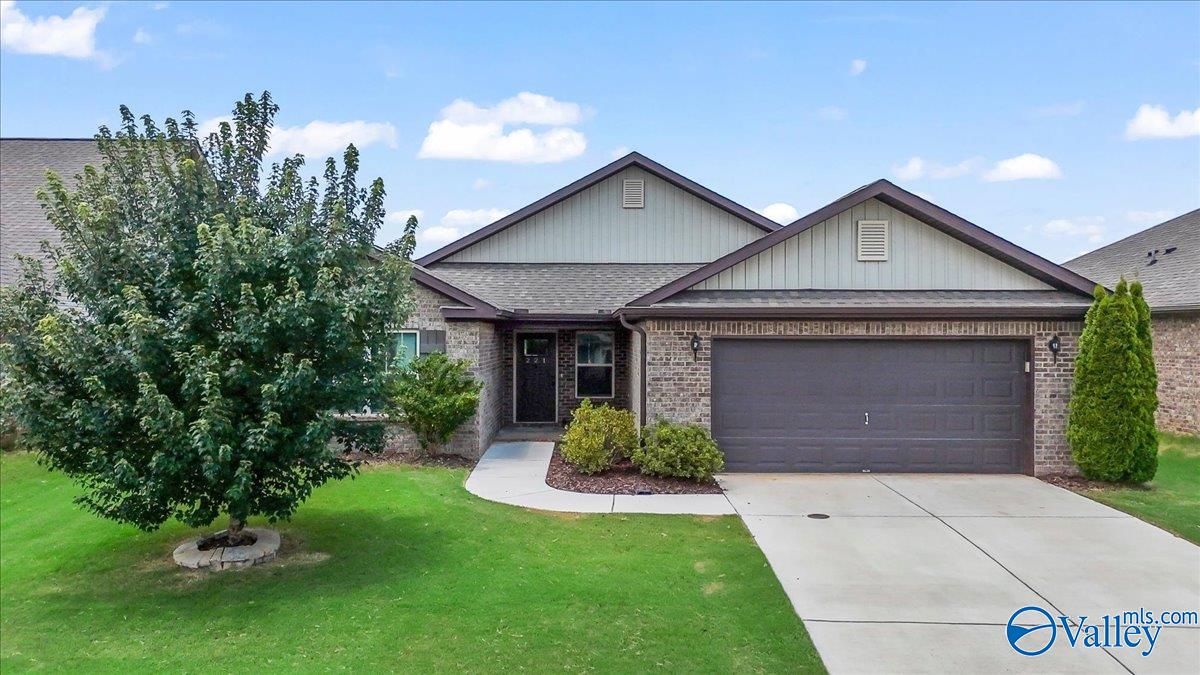221 Hydra Circle — photo