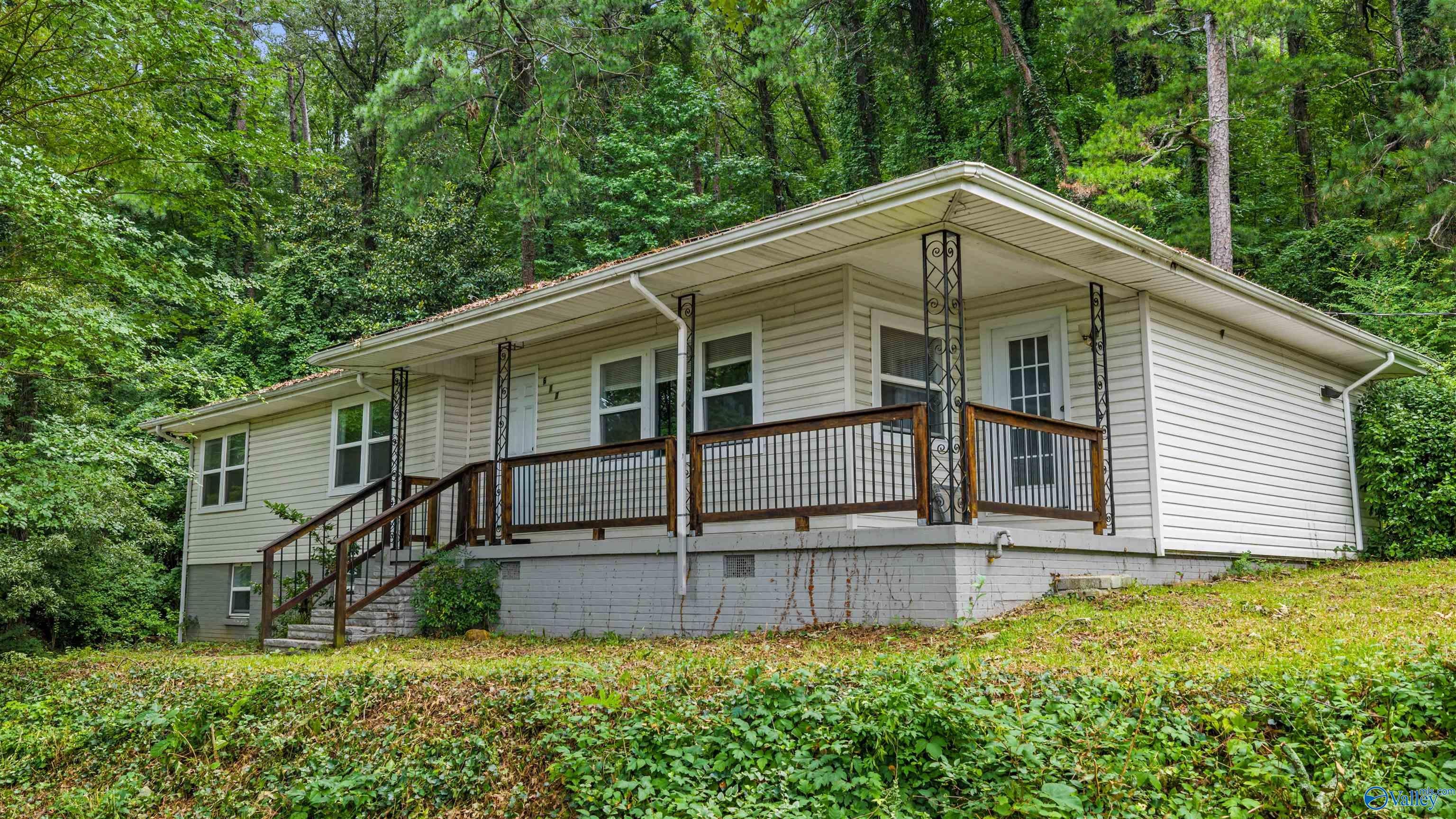 617 Noccalula Road — photo
