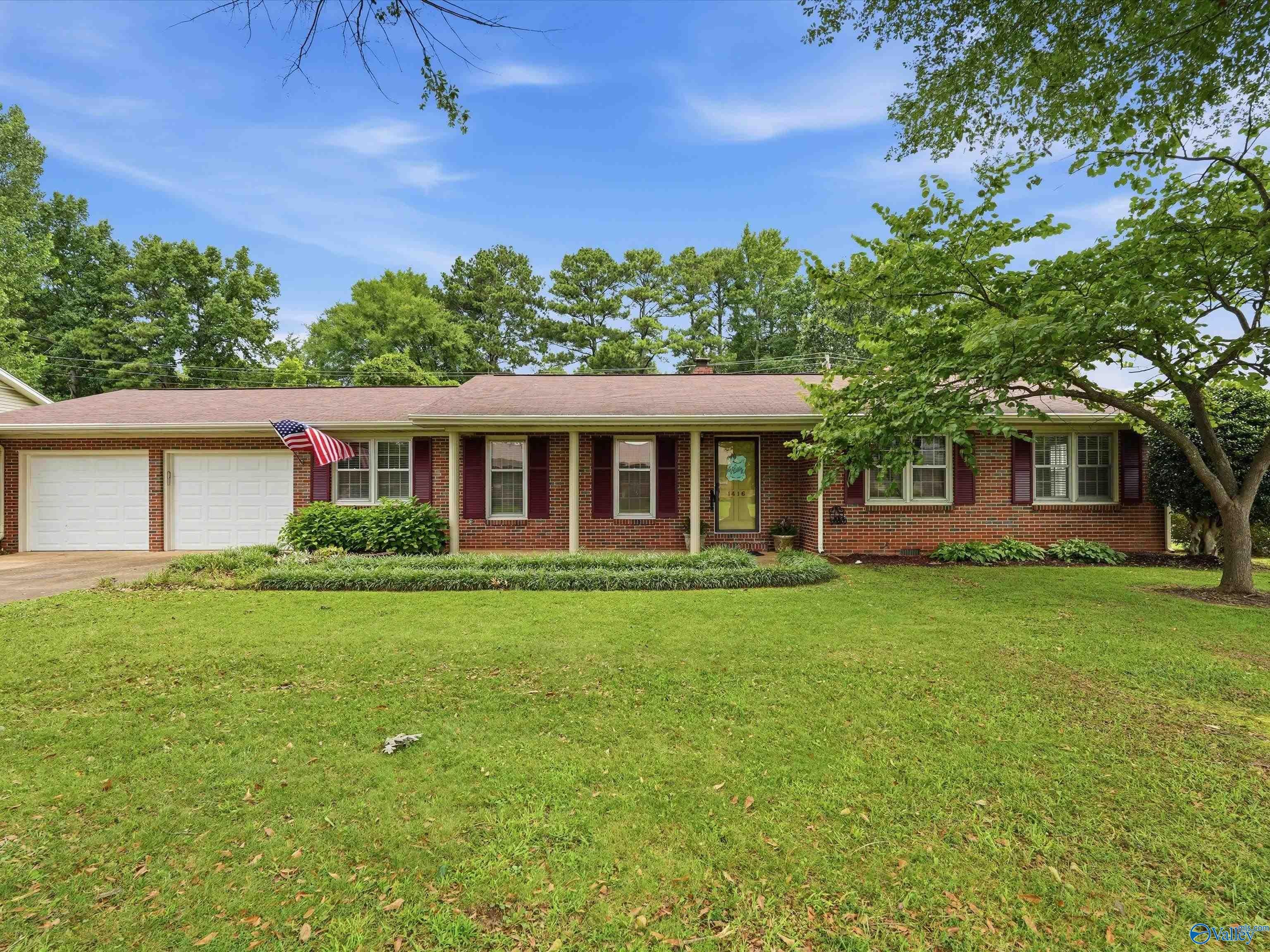 1416 Redbud Street — photo