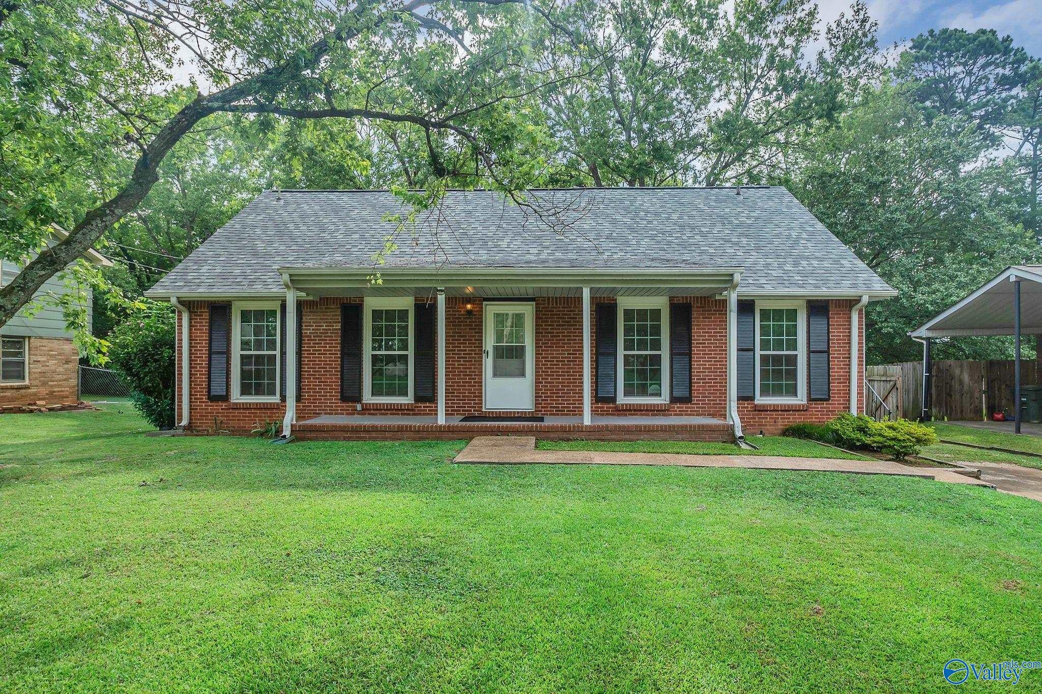2616 Thornhill Road NW — photo