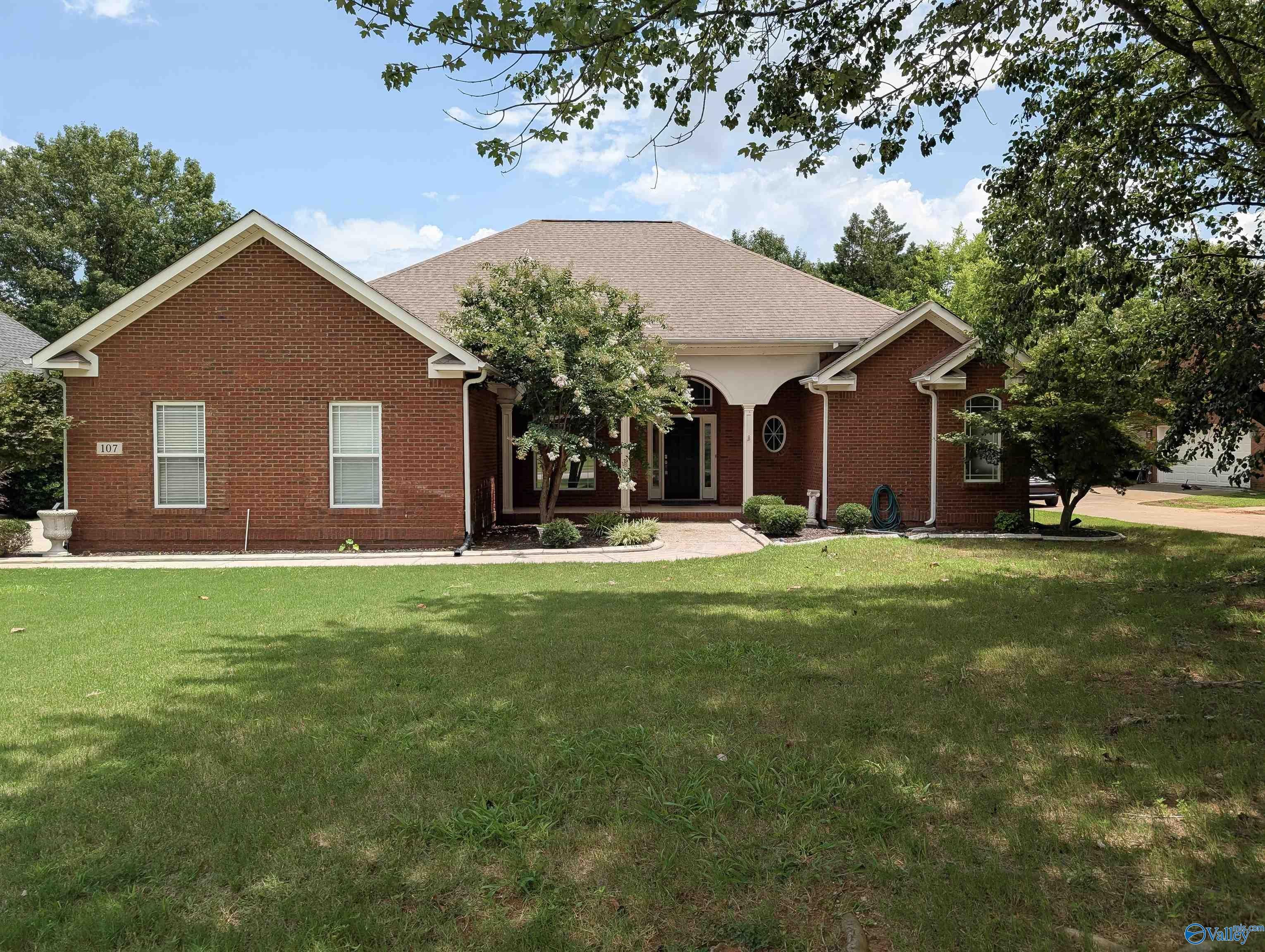 107 Lansdowne Drive — photo