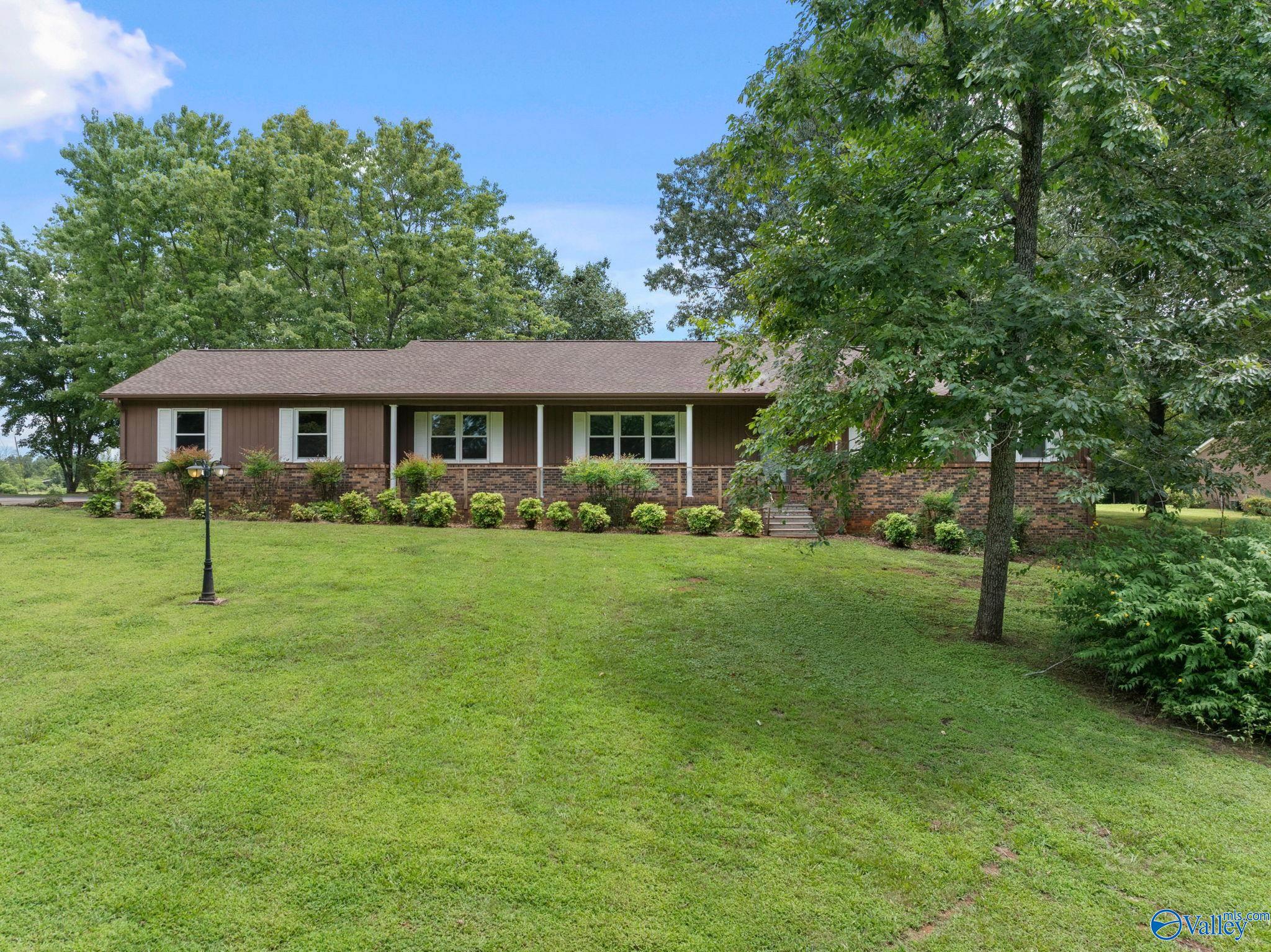 450 Ramblewood Drive — photo