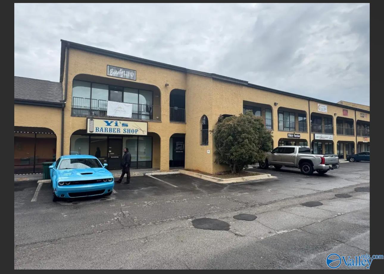 4820 University Drive Unit 3 — photo