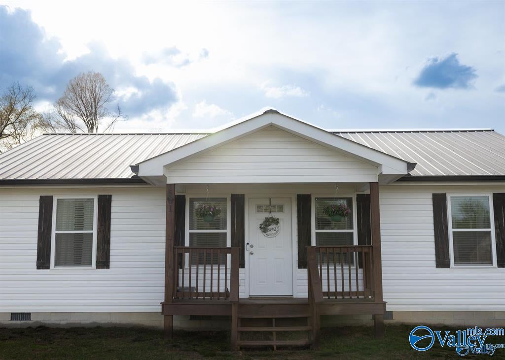 561 Walter Whitt Rd — photo