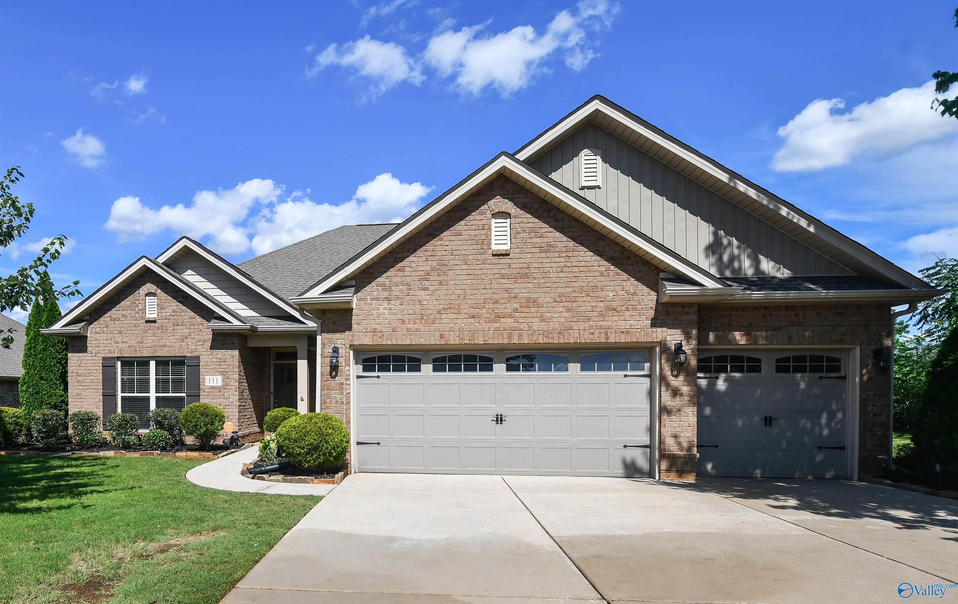 111 Pine Manor Drive — photo