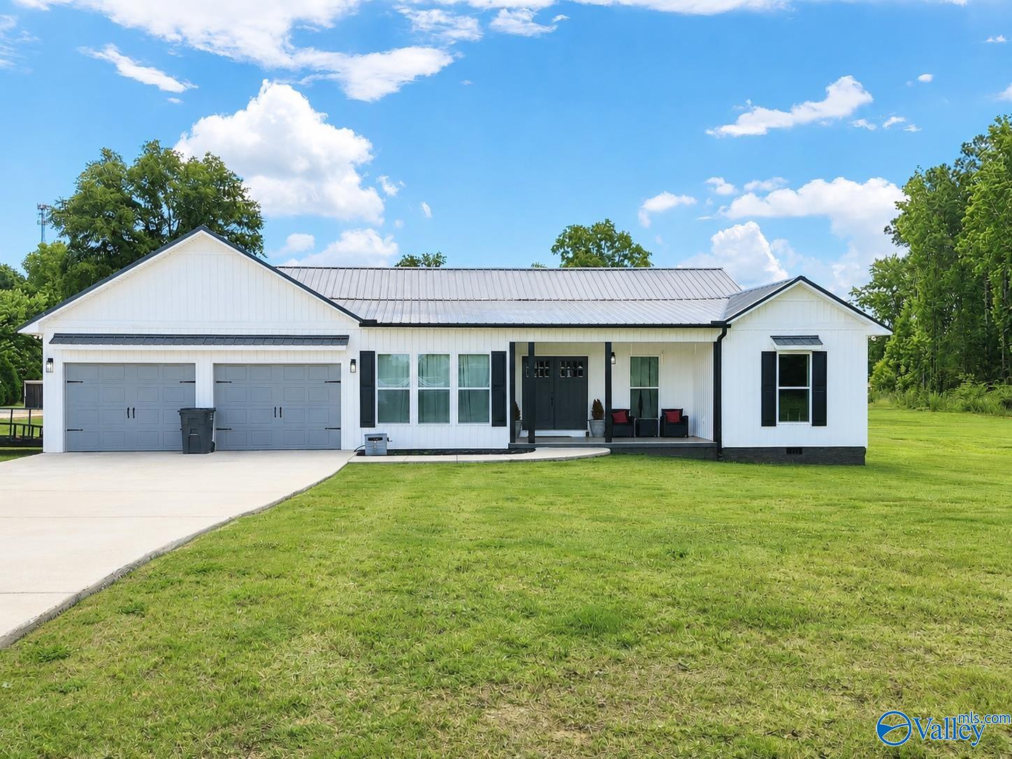 520 Cloverleaf Circle — photo