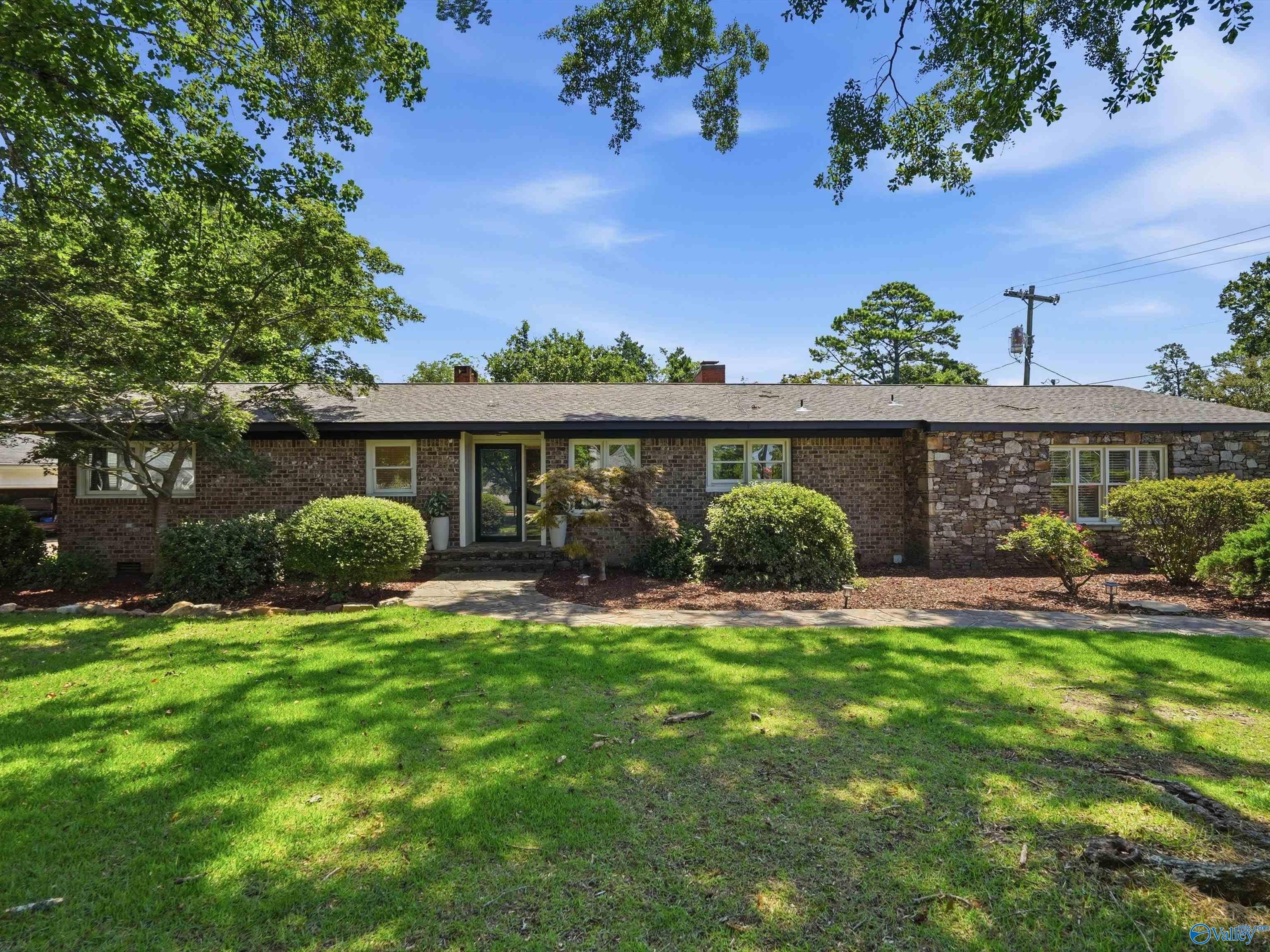 2210 Meadowbrook Road SE — photo