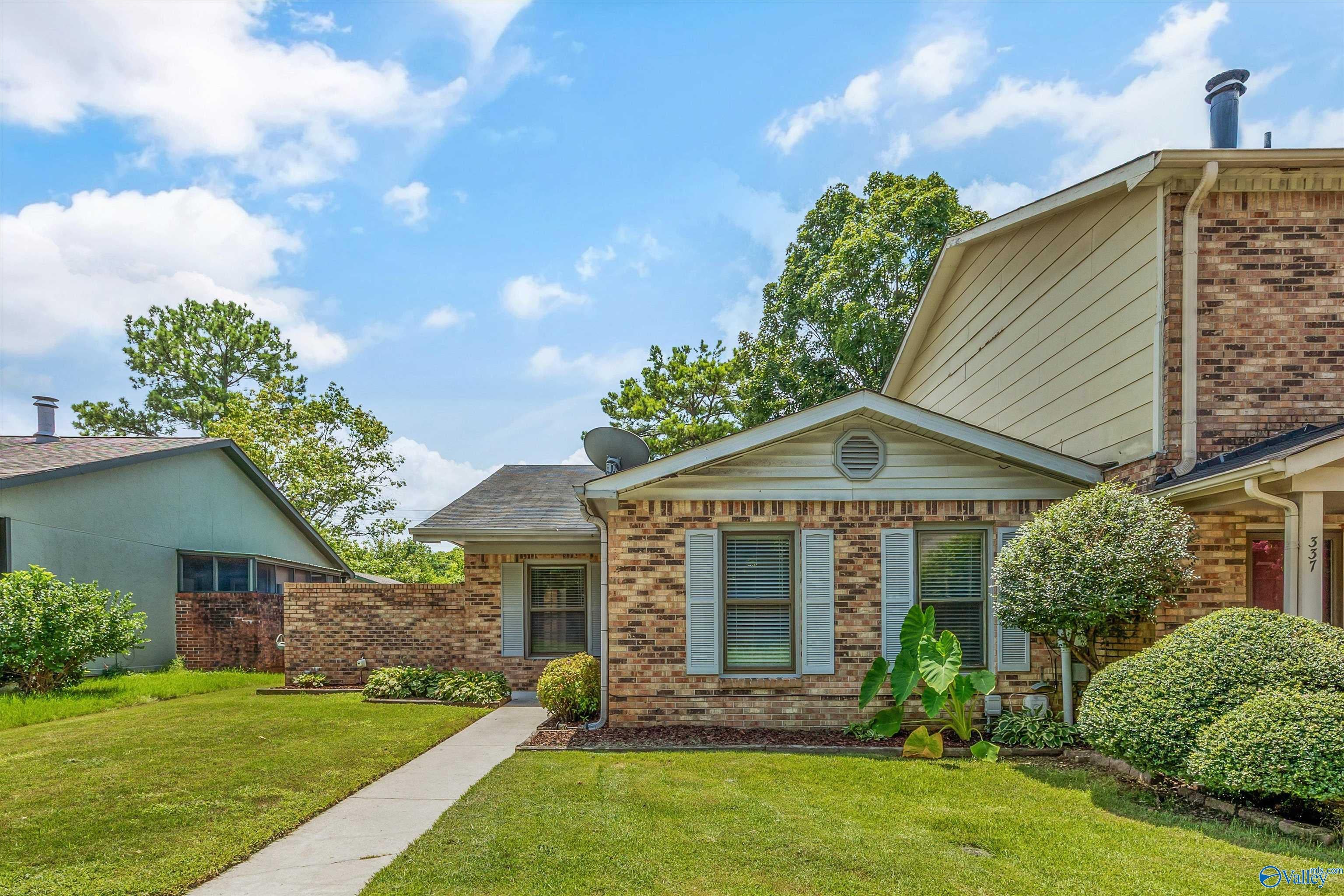 335 Chateau Drive SW — photo