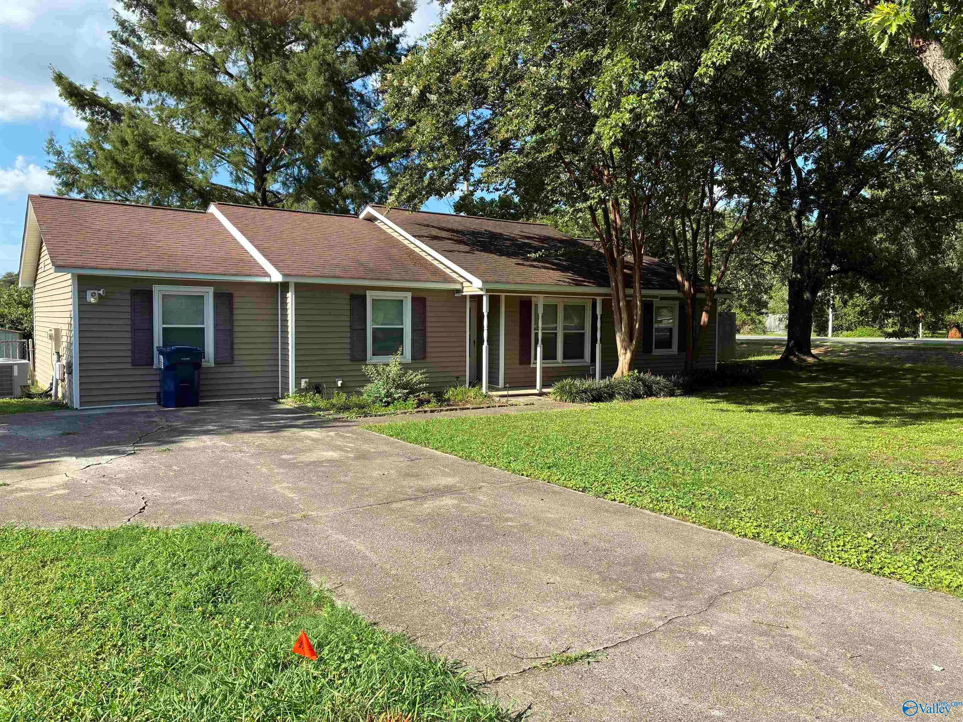 1505 Savannah Court SE — photo