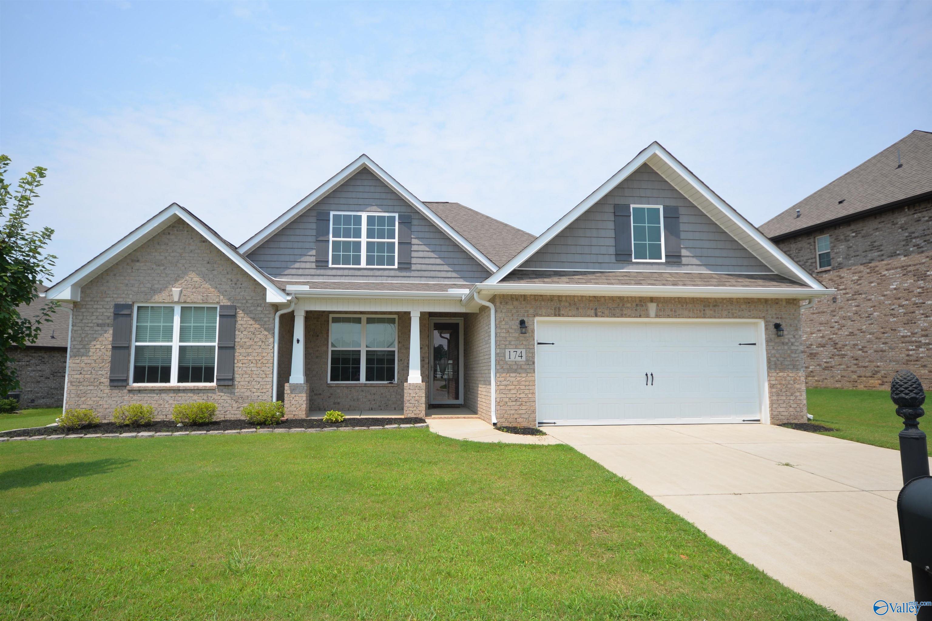 174 Dustin Lane NW — photo