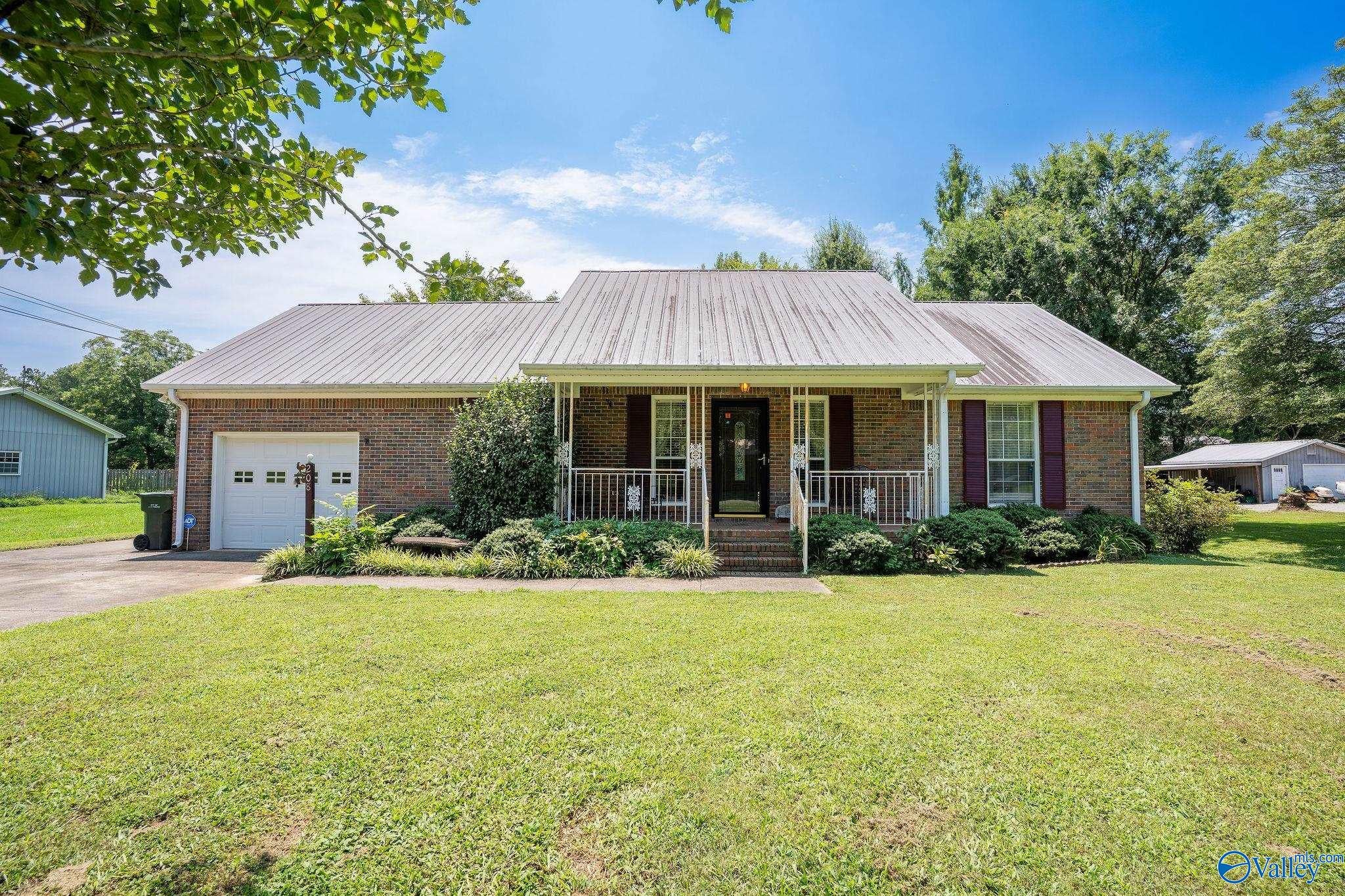 208 Hillsdale Drive — photo