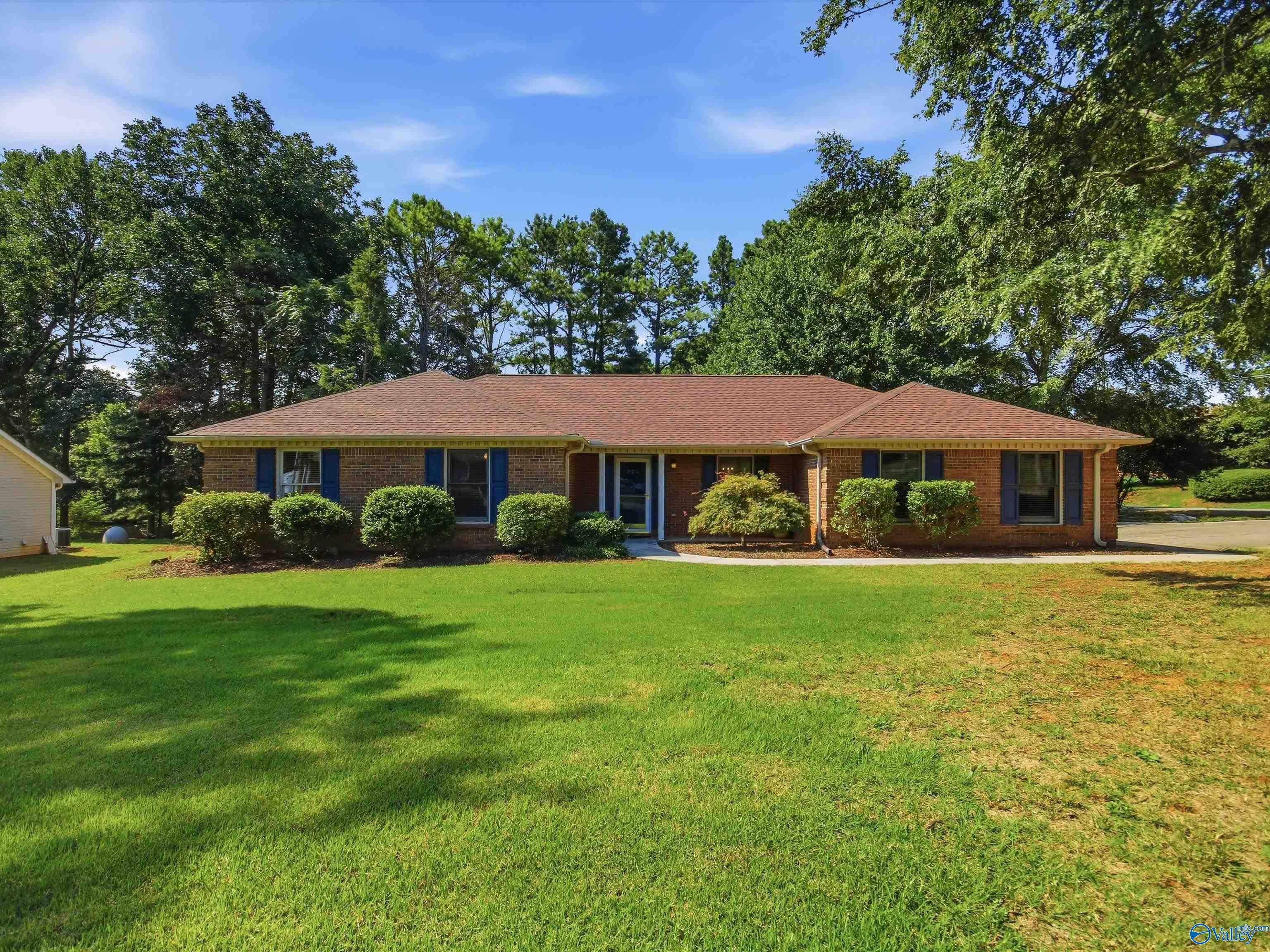 220 Bent Oak Circle — photo