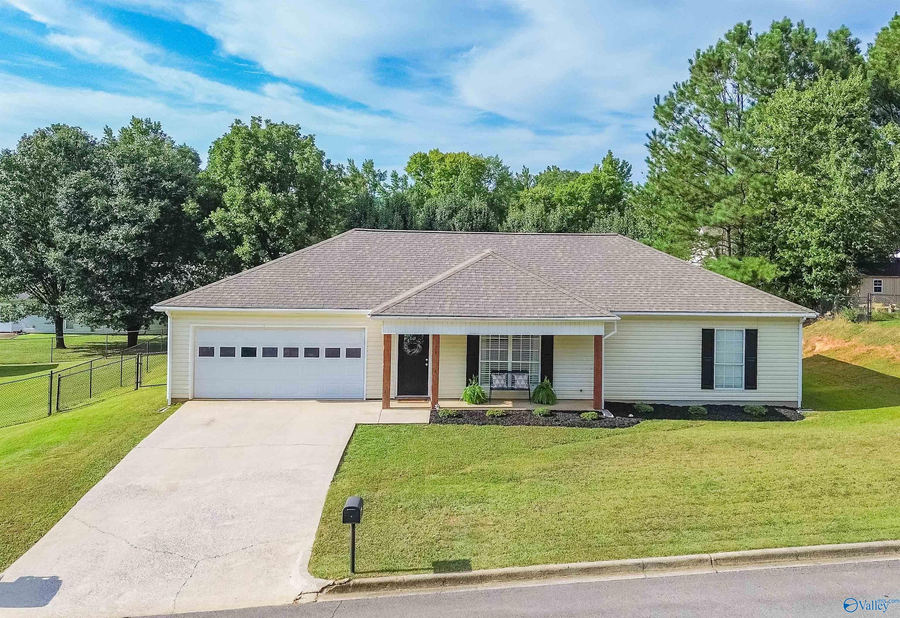 65 White Oak Circle — photo