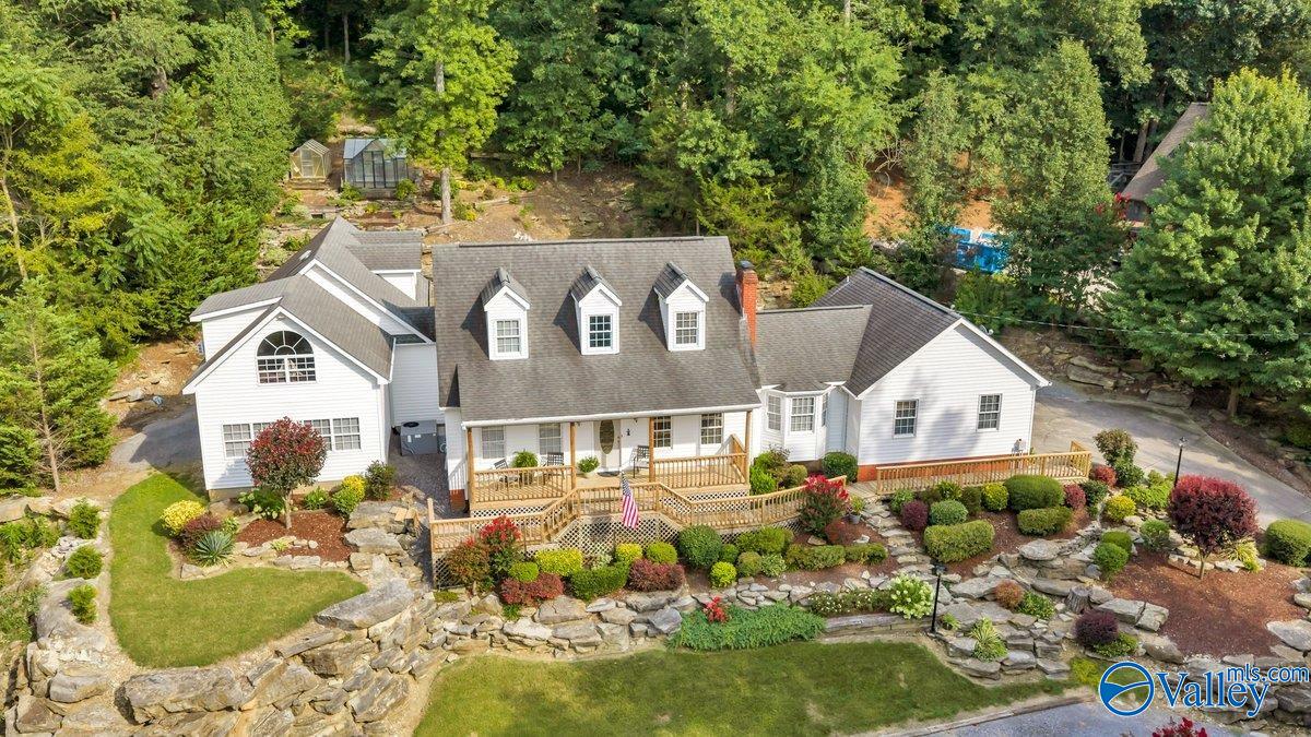 995 Hillwood Drive — photo