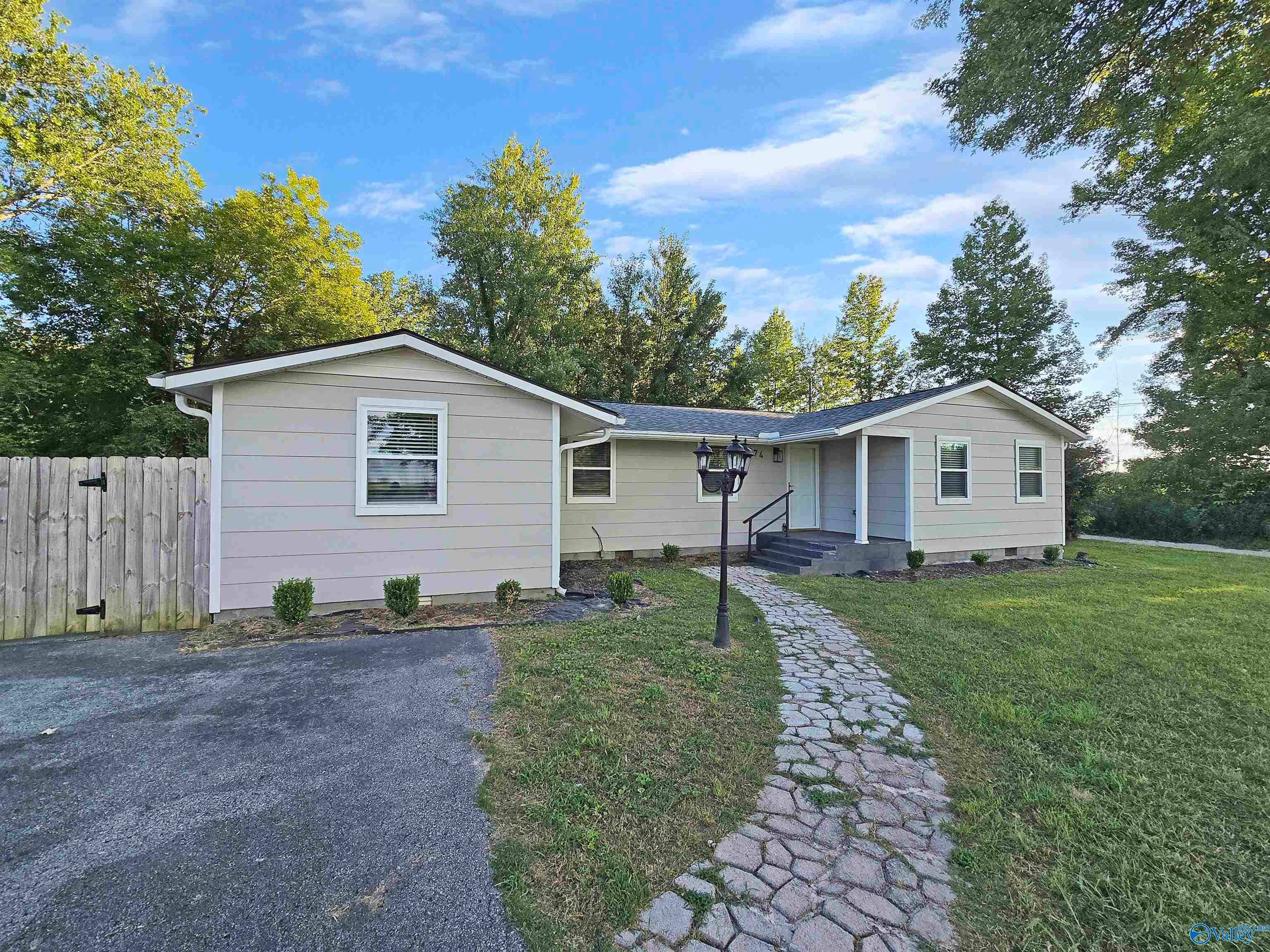 674 Harvest Road — photo